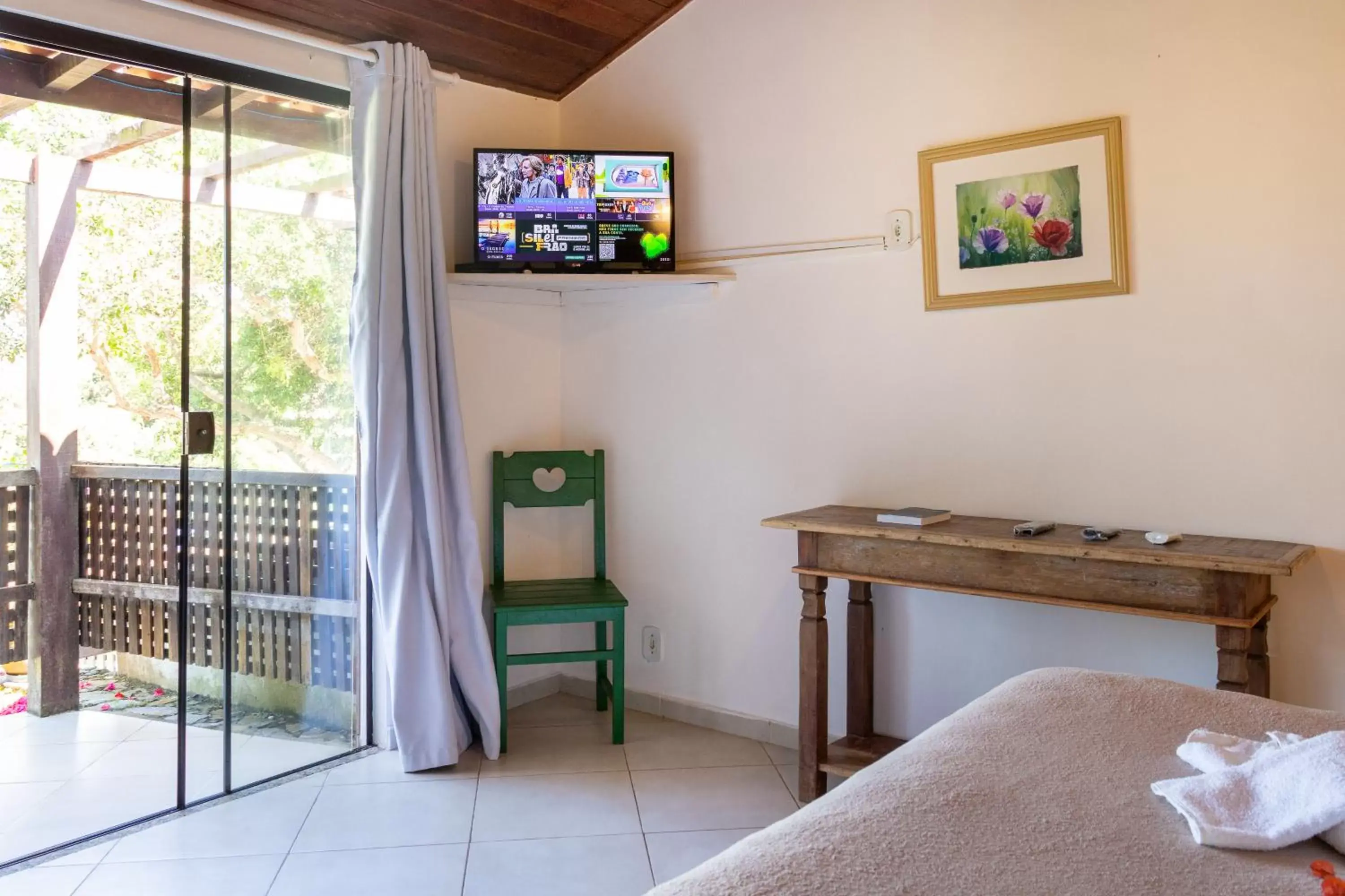 Bedroom, TV/Entertainment Center in La Proeza Pousada