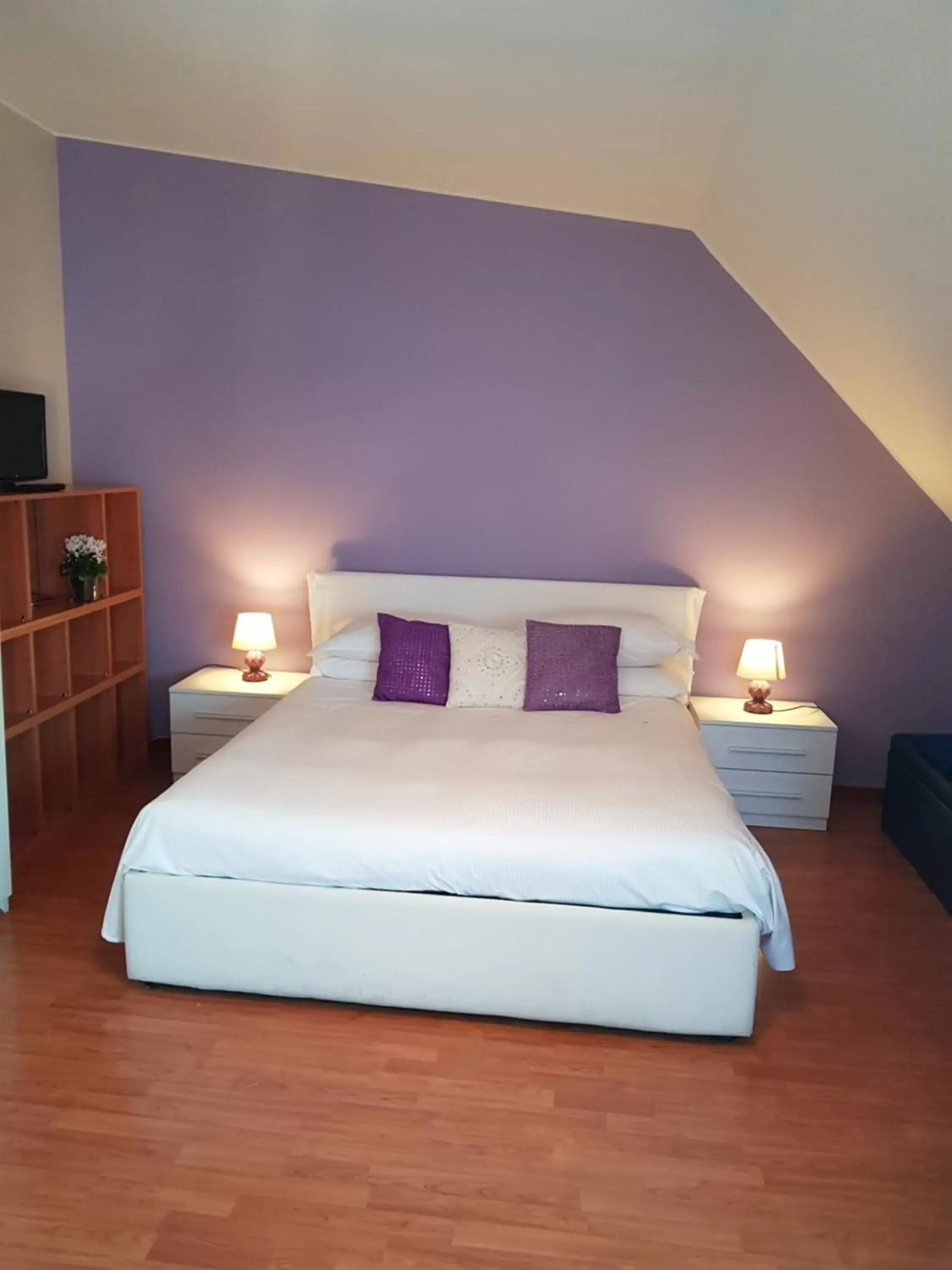 Bed in Residence House Aramis Milano -with free parking