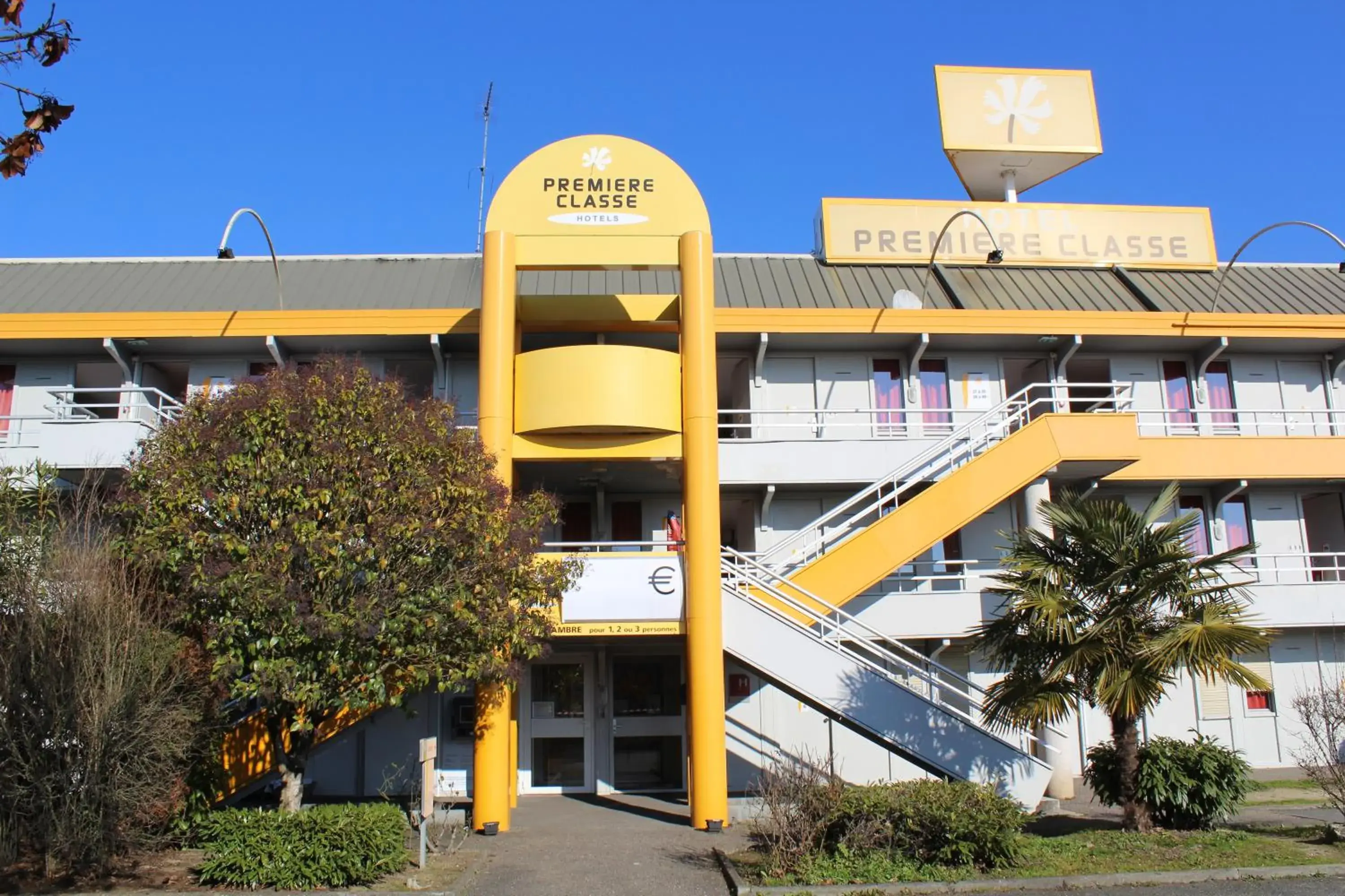 Facade/entrance, Property Building in Premiere Classe Bordeaux Est Lormont