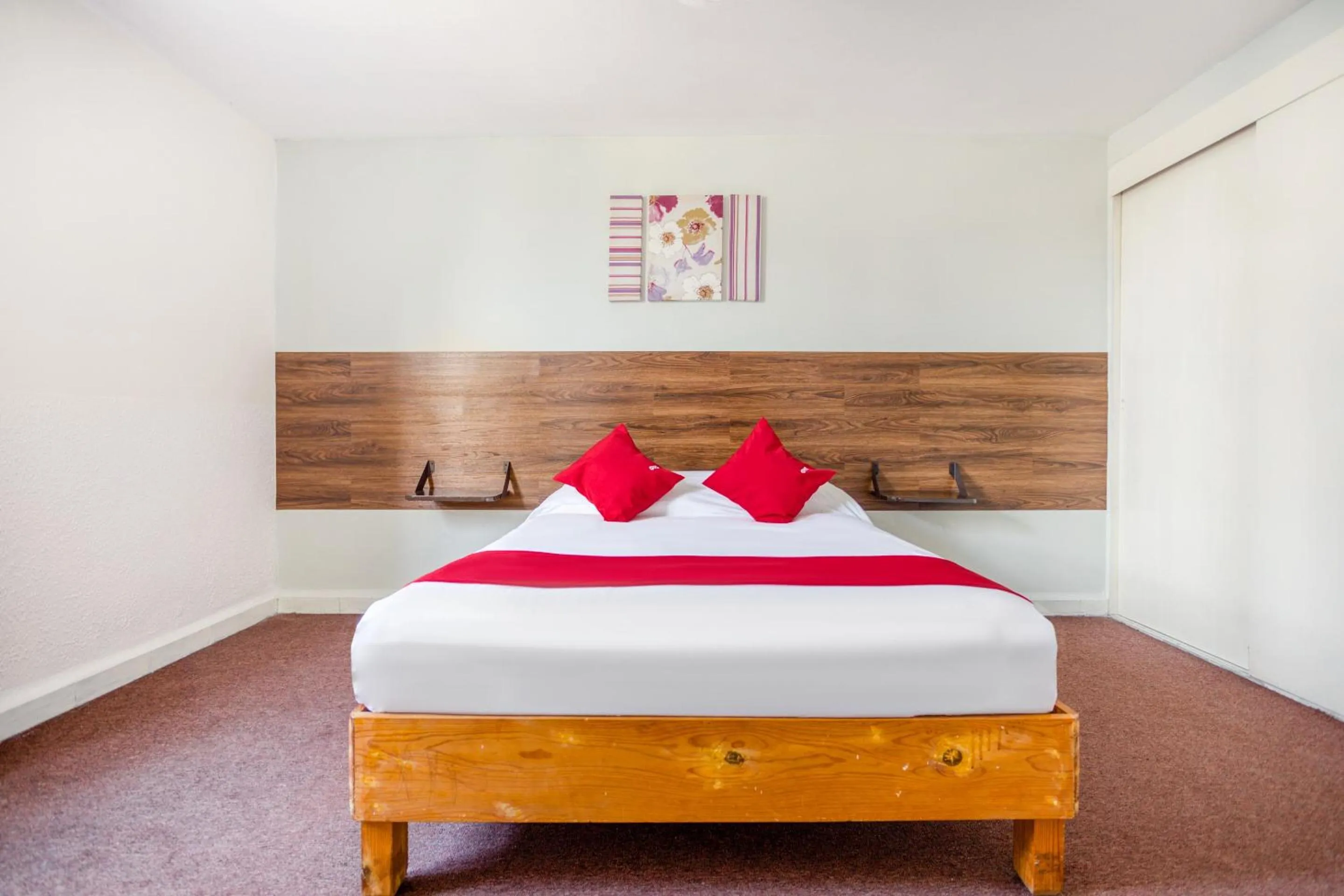 Bedroom, Bed in Hotel Suites Puebla