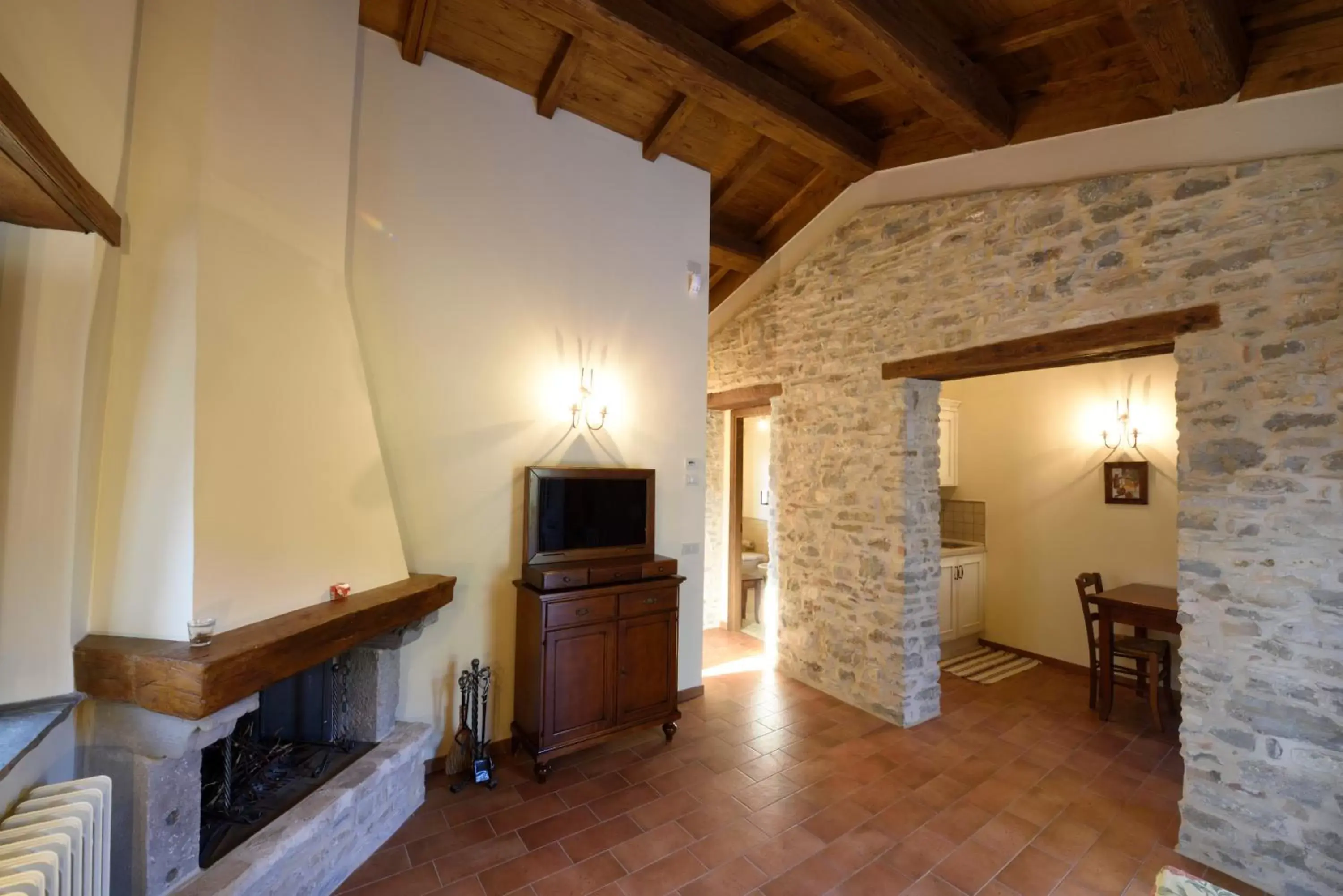 TV and multimedia, TV/Entertainment Center in Borgotufi Albergo Diffuso