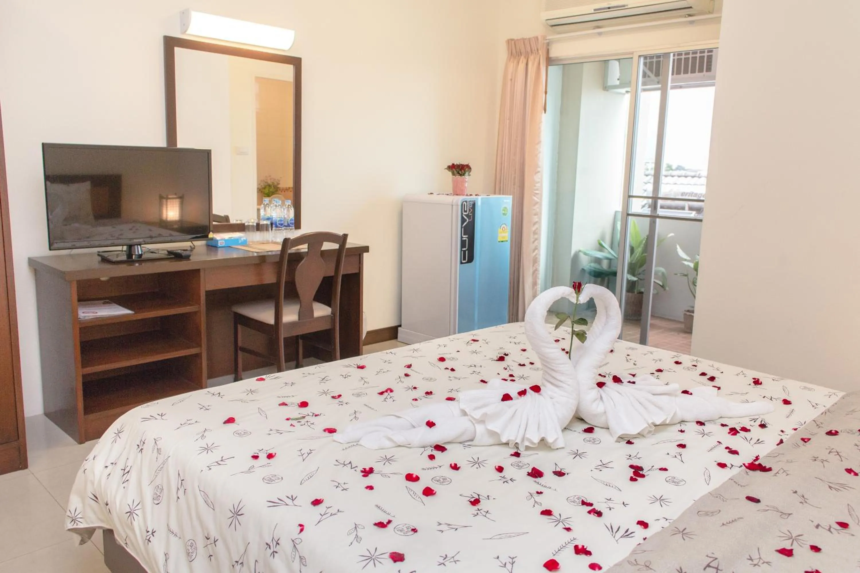 Photo of the whole room, Bed in K.V.Mansion