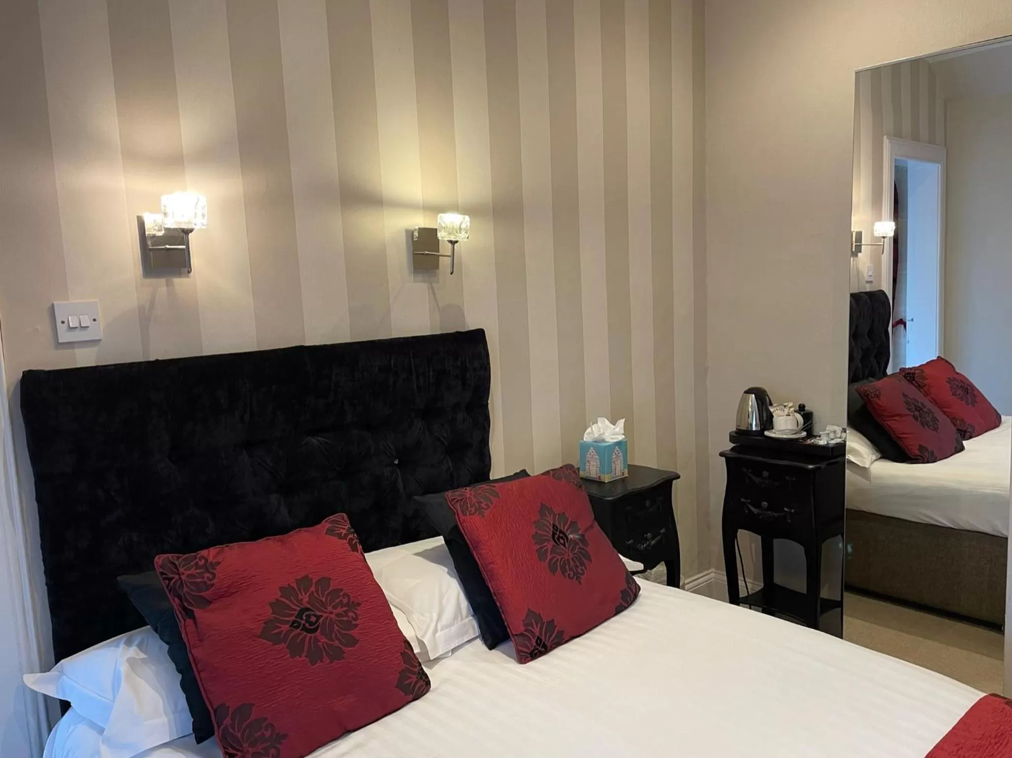 Bed in The Original Rosslyn Inn