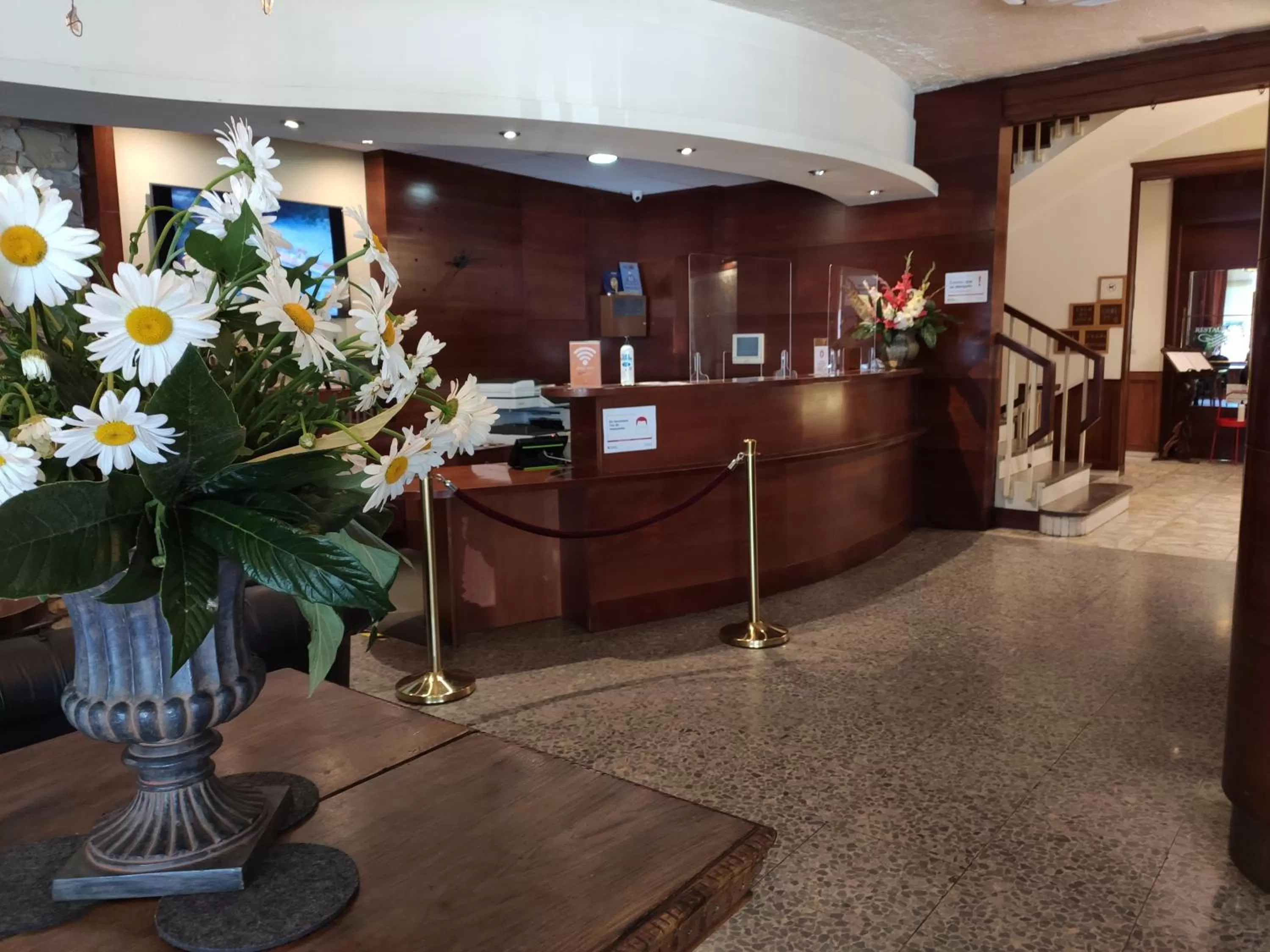 Lobby or reception in Hotel Restaurant Pessets & SPA