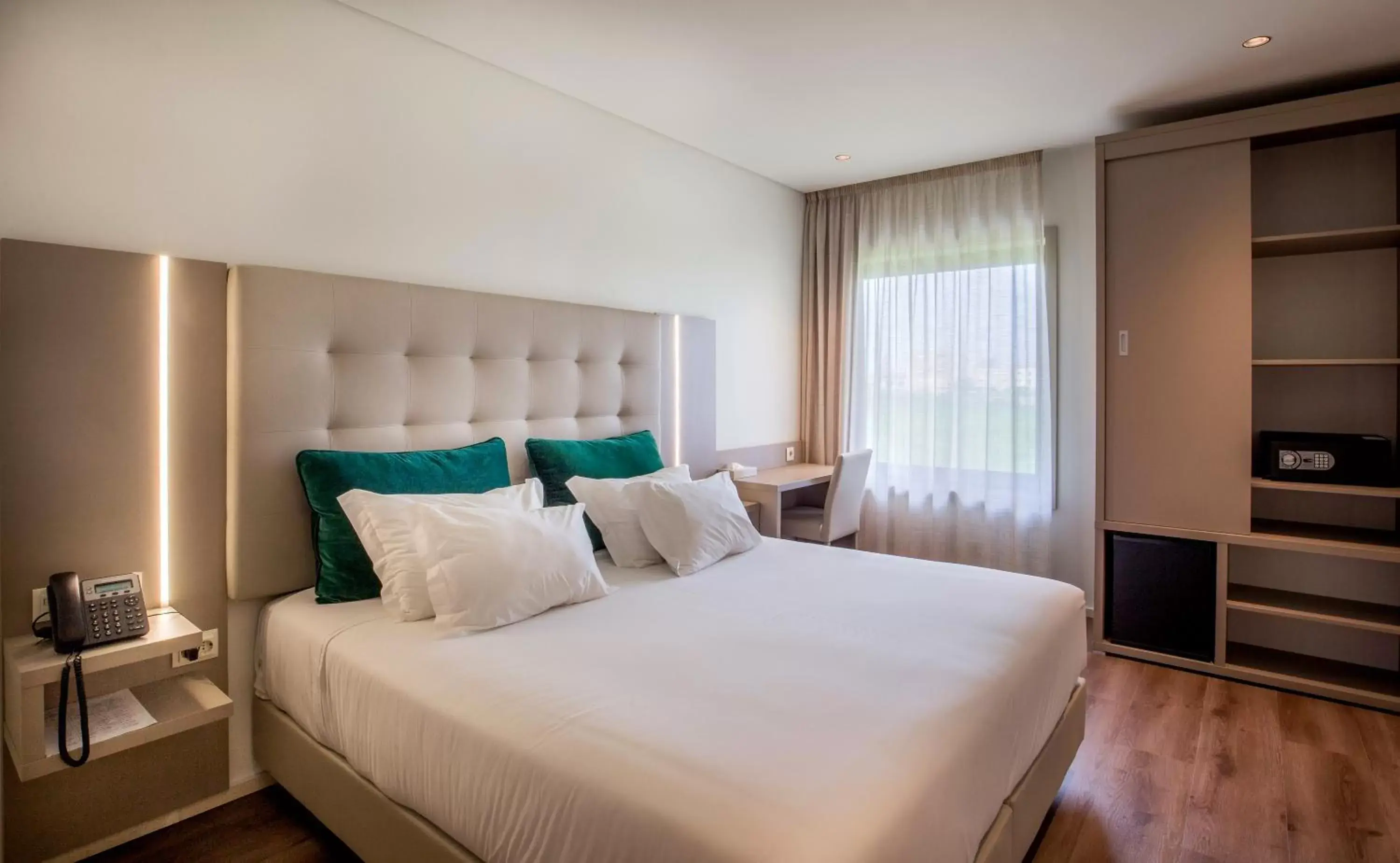 Bed in Oporto Airport & Business Hotel