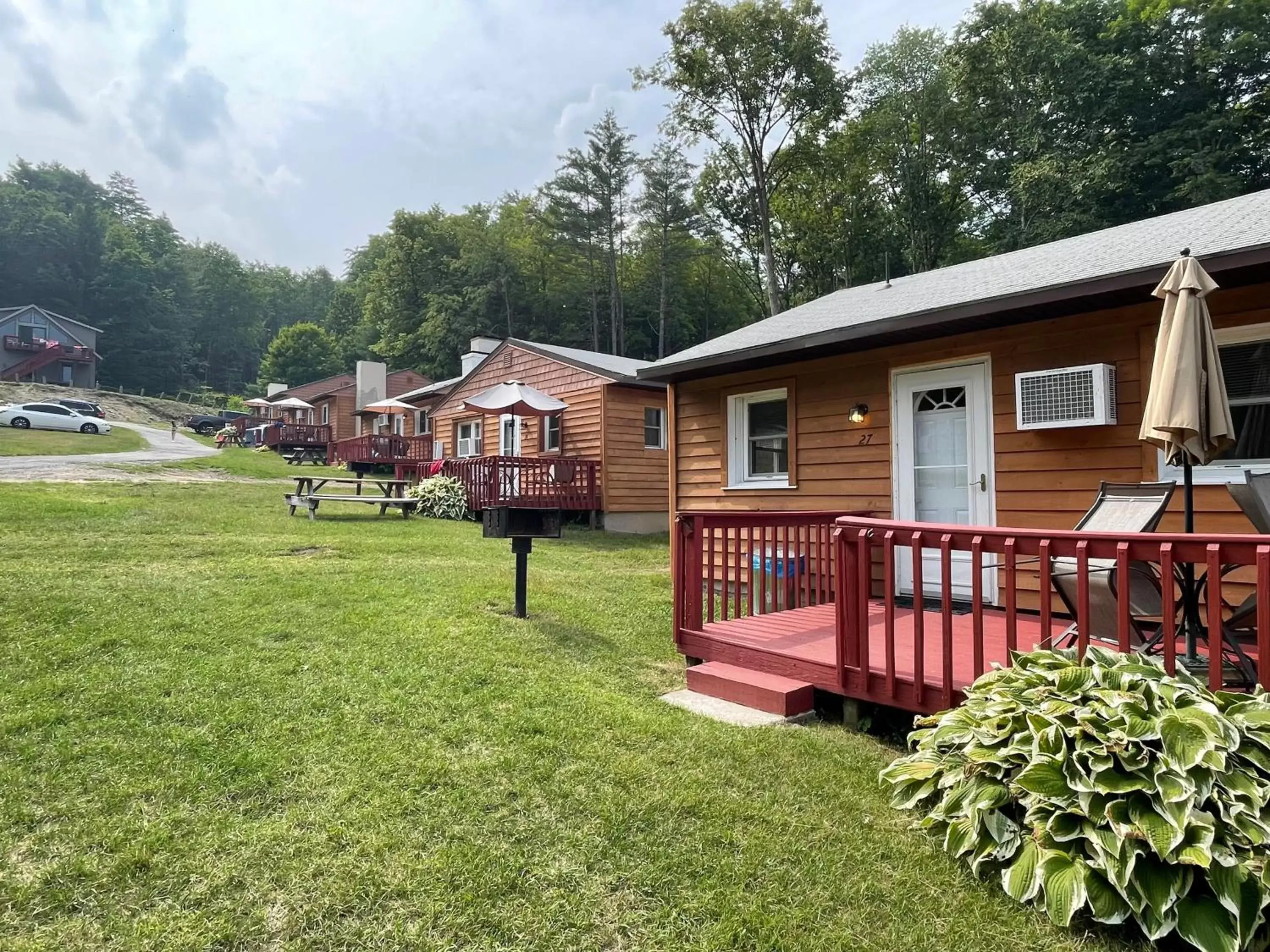 Property Building in Hill View Motel and Cottages