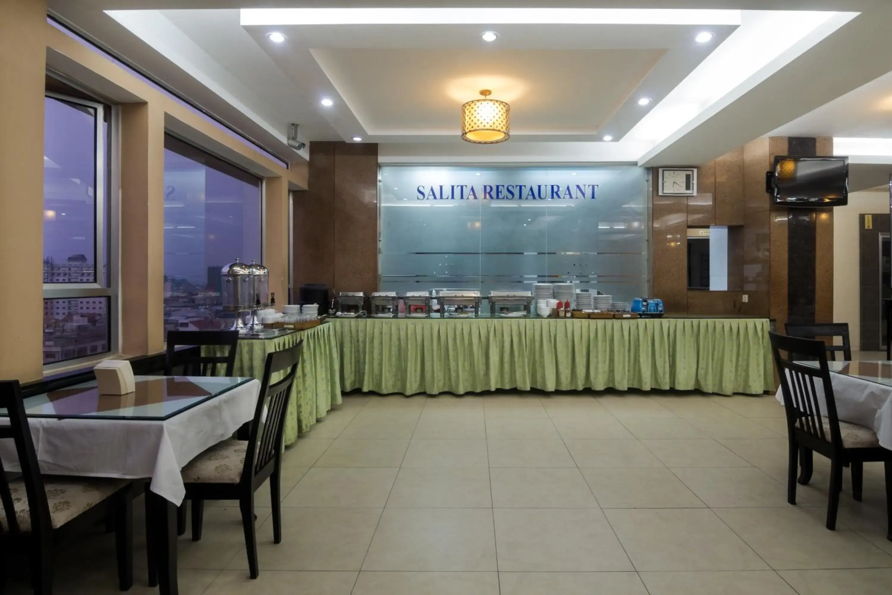 Restaurant/Places to Eat in Salita Hotel