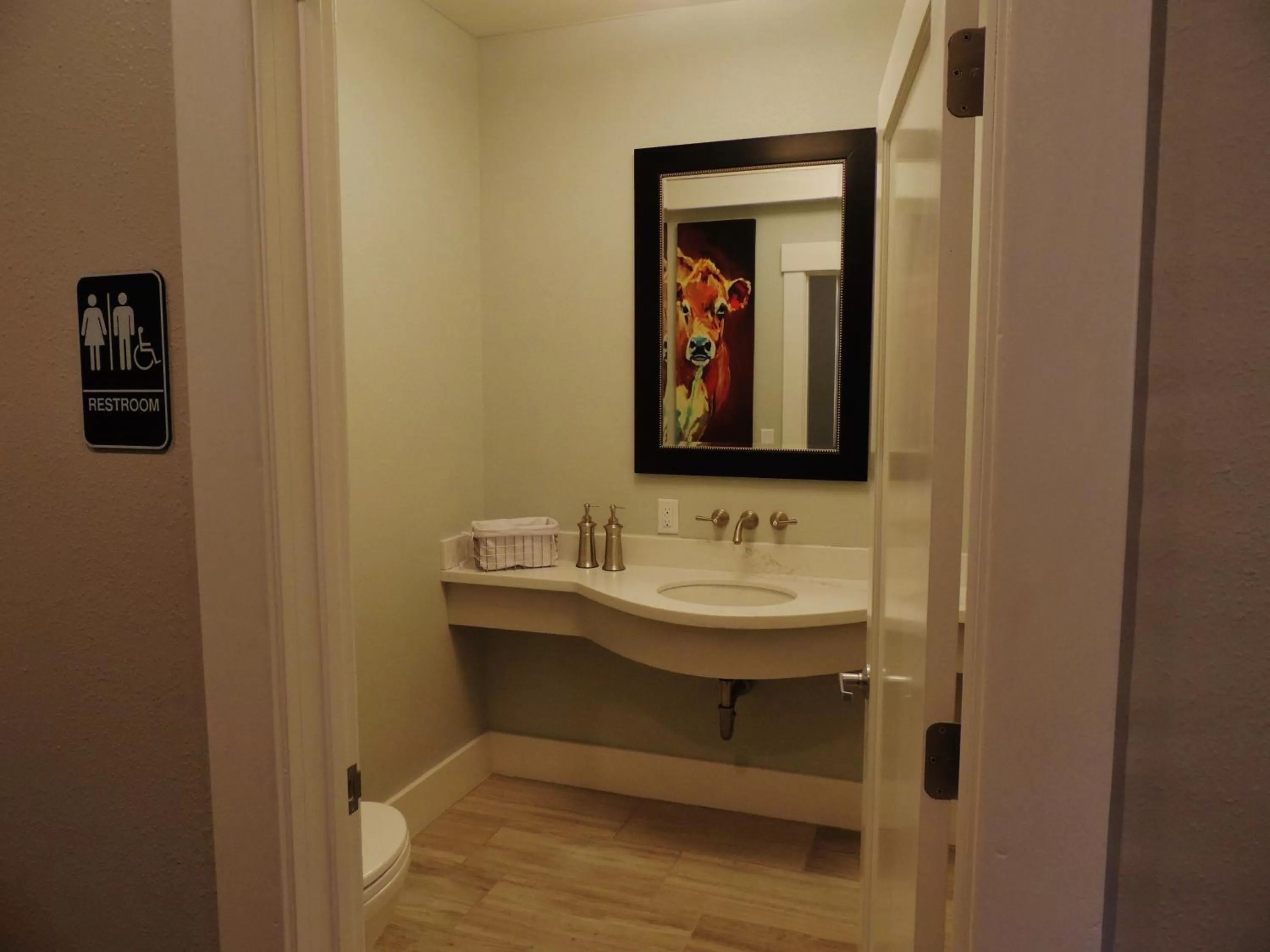 Bathroom in Huff House Inn and Cabins
