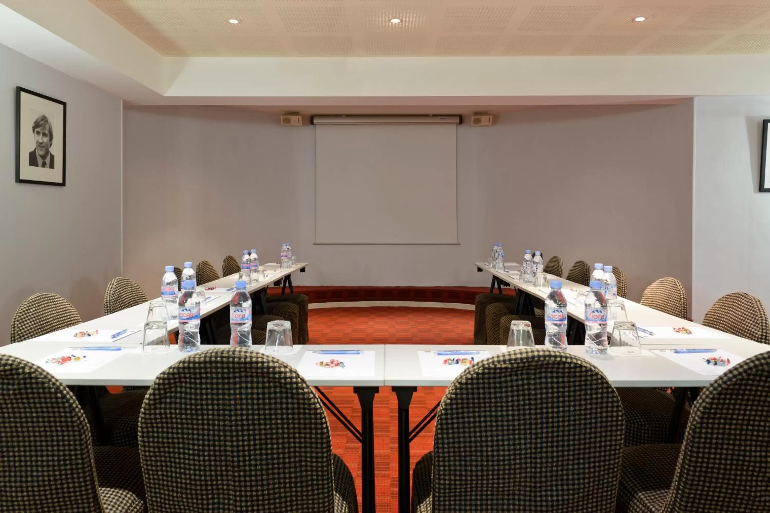 Meeting/conference room in Best Western Premier Le Patio des Artistes Wellness Jacuzzi