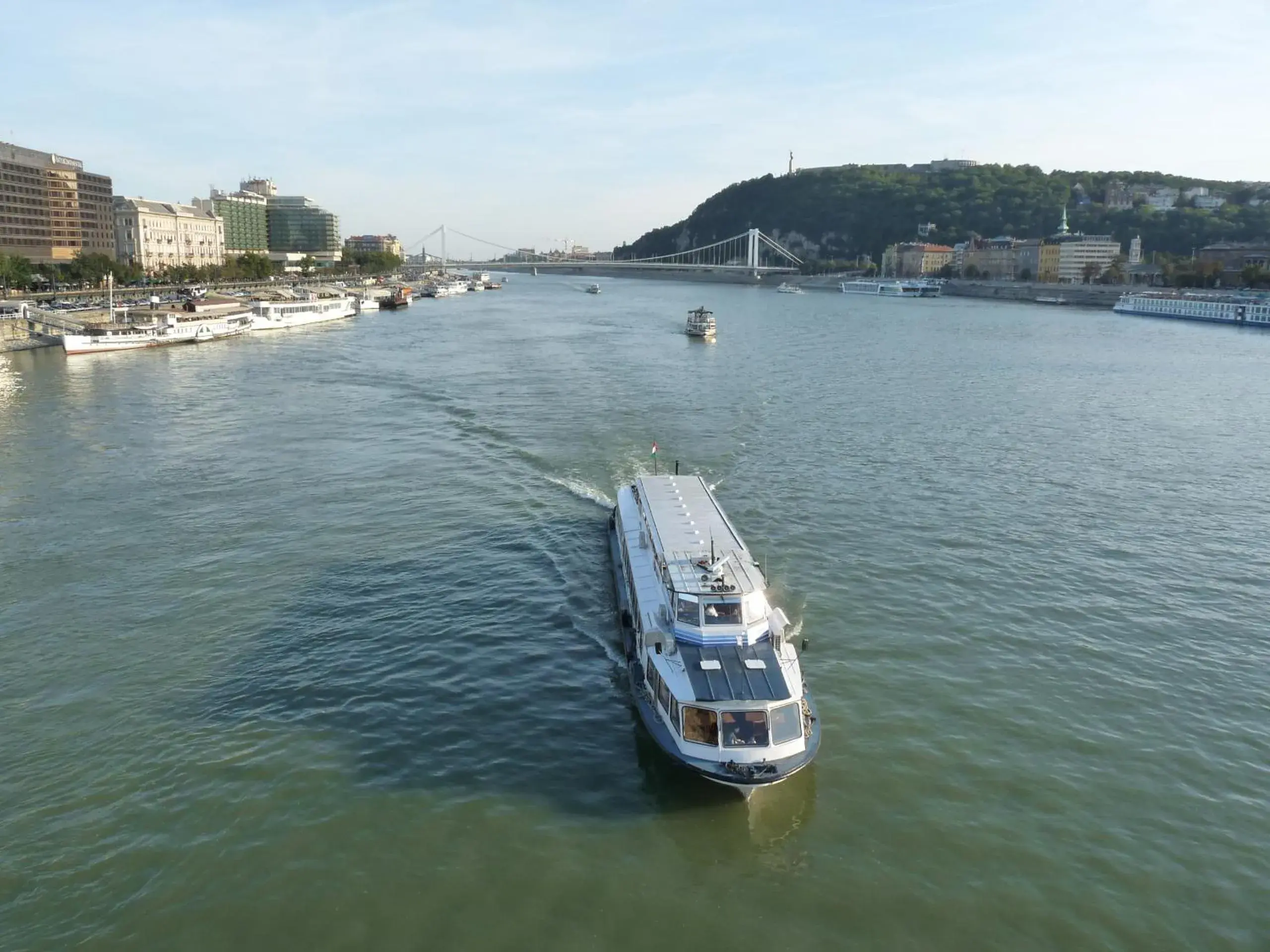 Area and facilities in Trendy Deluxe Apartments Area and facilities in Trendy Deluxe Apartments