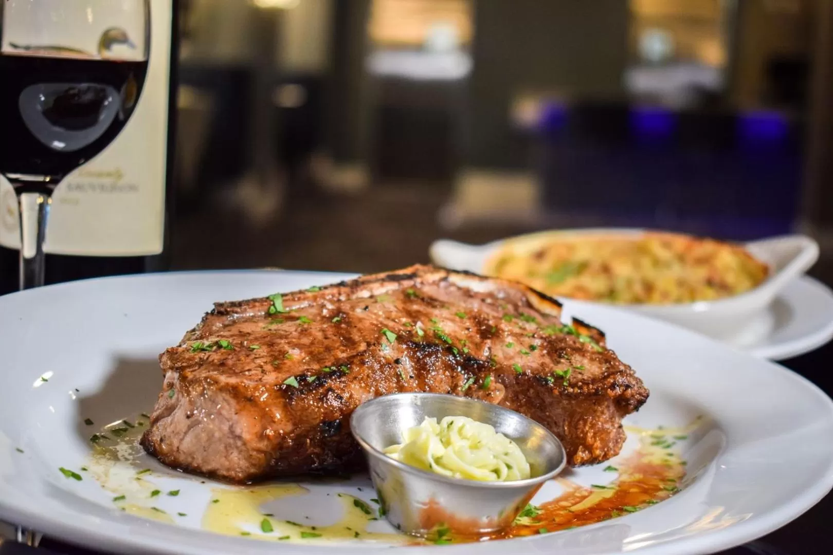 Restaurant/places to eat in Hotel Legends