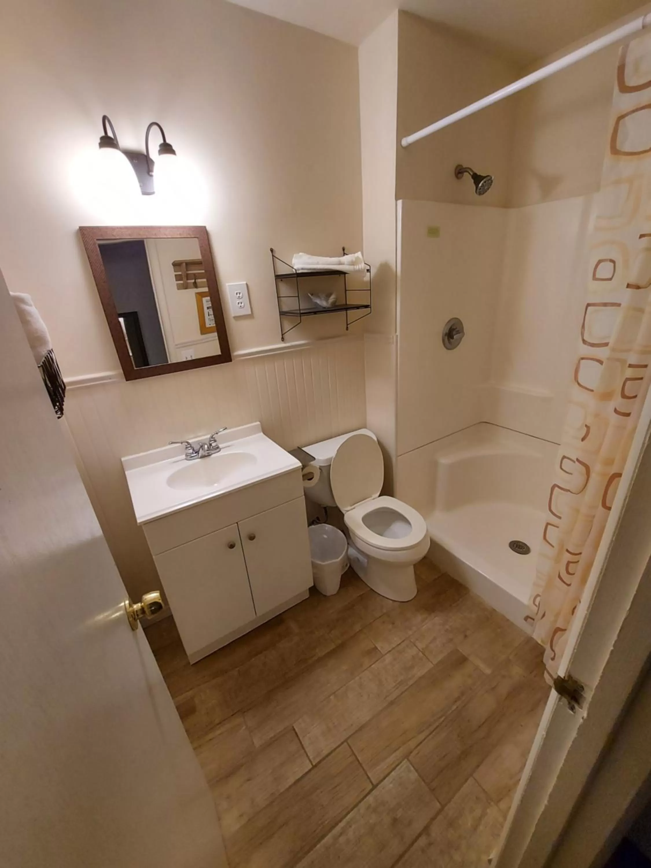 Shower in Cactus Inn