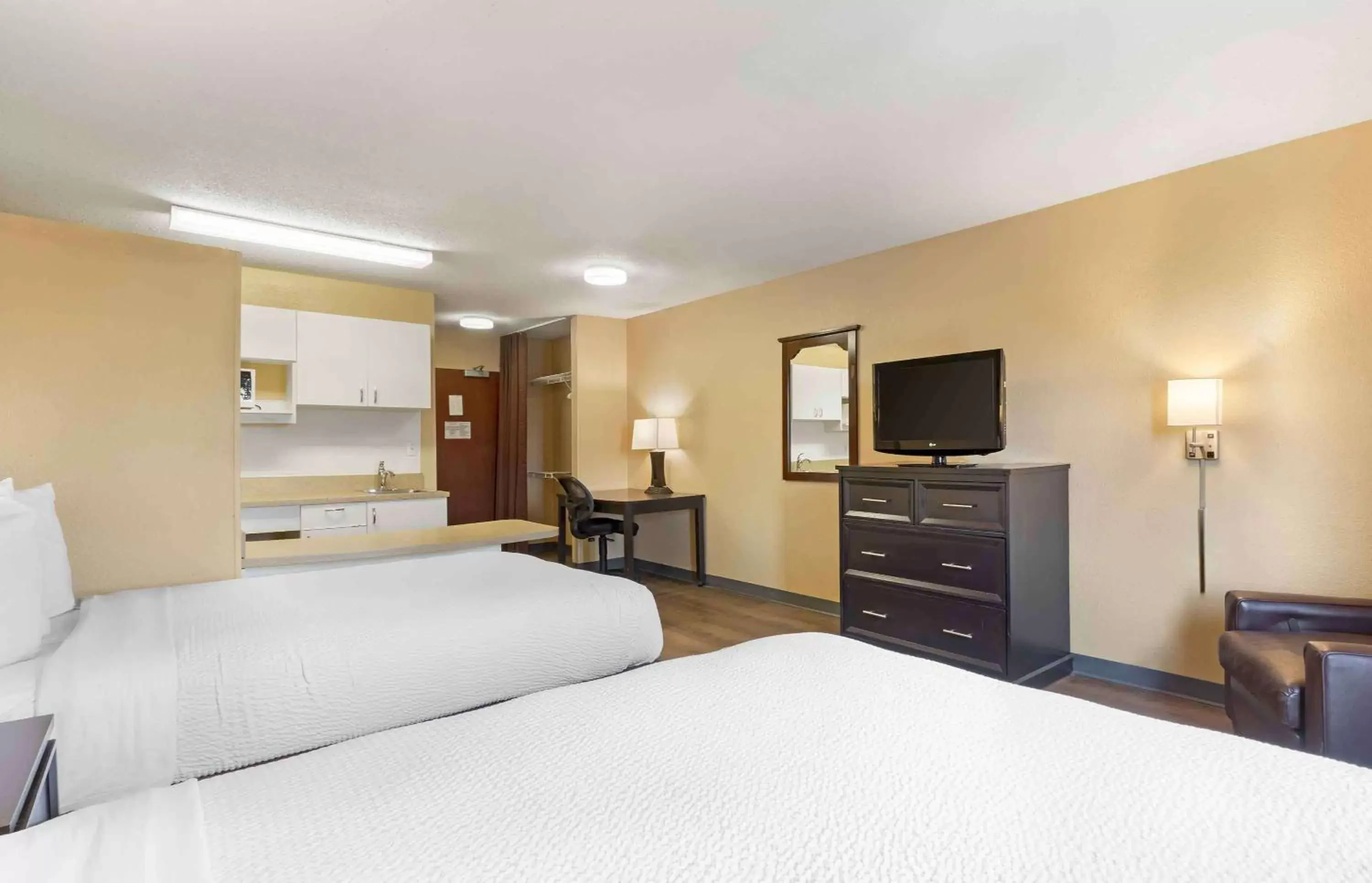 Bedroom, TV/Entertainment Center in Extended Stay America Suites - Greenville - Airport