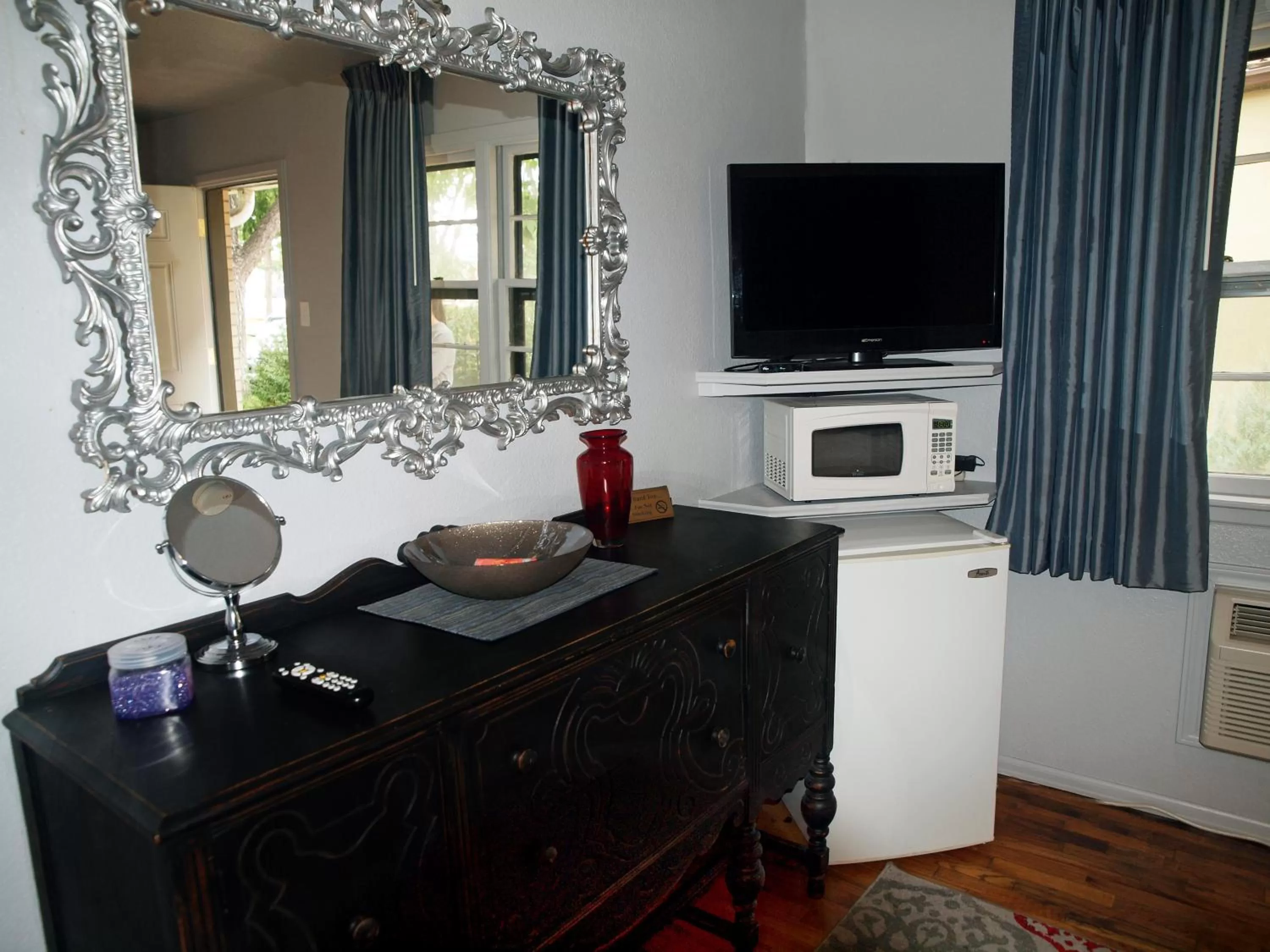 Decorative detail, TV/Entertainment Center in The Crest Motel