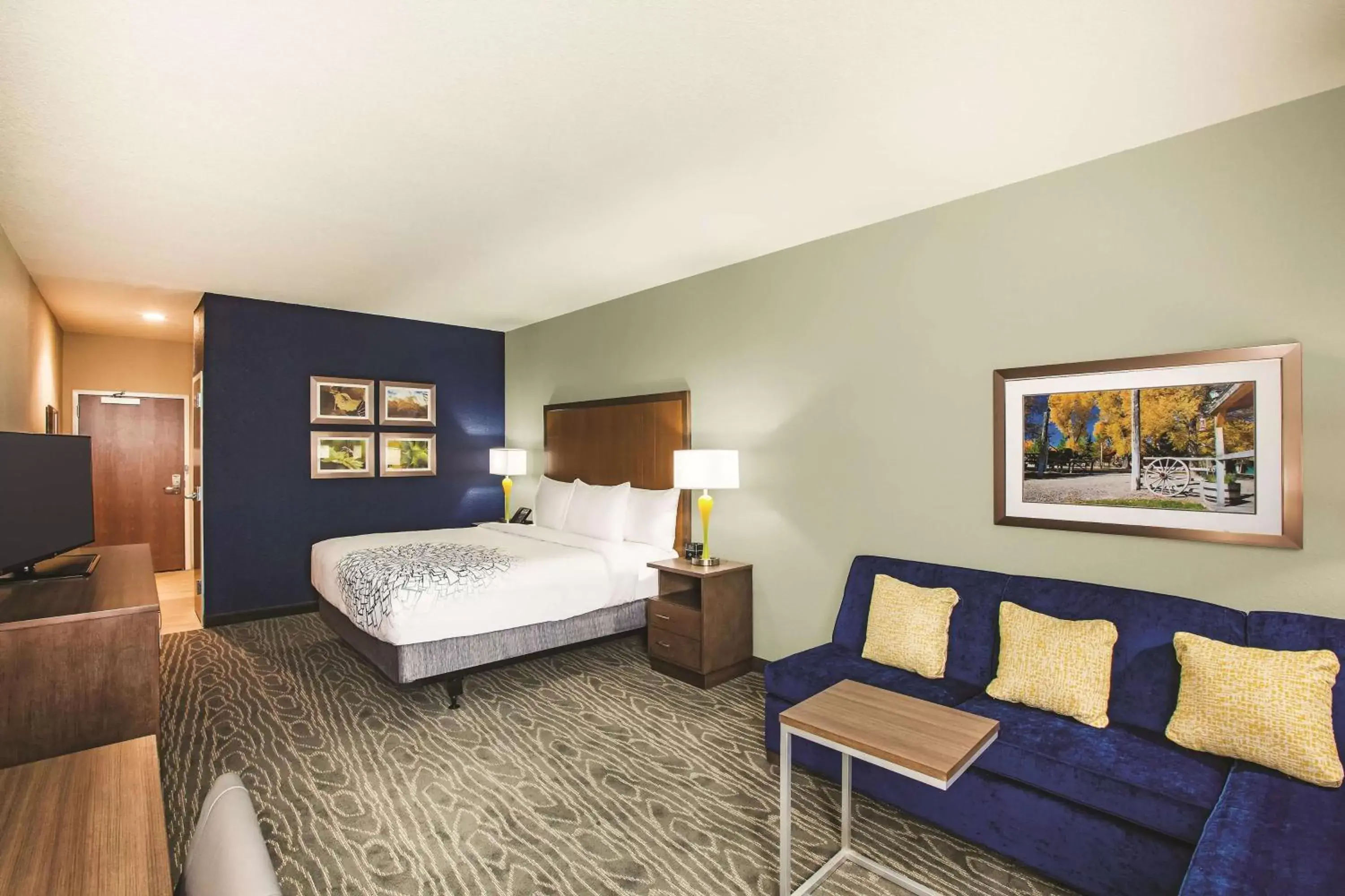 Photo of the whole room, Bed in La Quinta by Wyndham Wichita Northeast