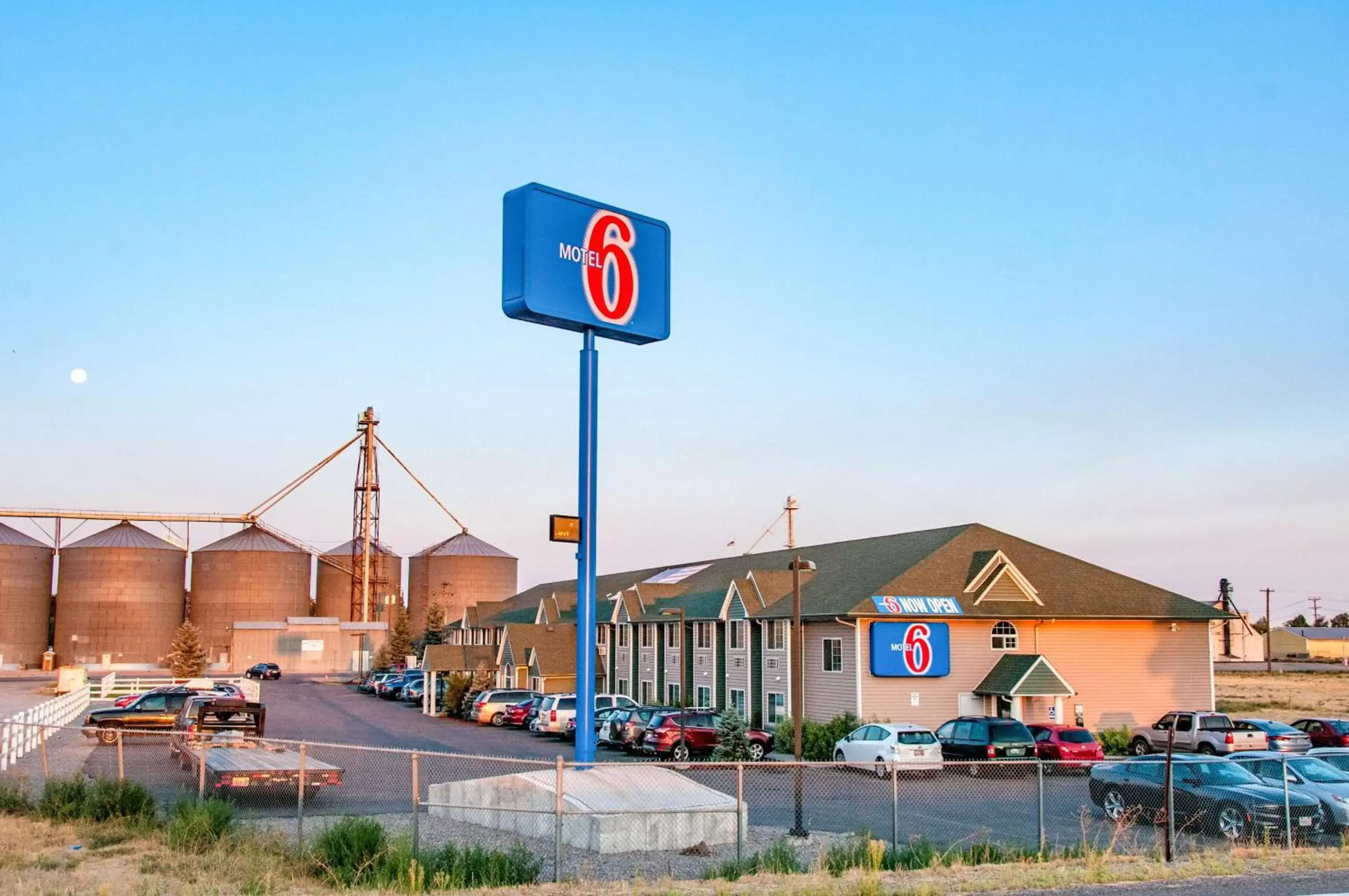Property building in Motel 6-Idaho Falls, ID - Snake River Property building in Motel 6-Idaho Falls, ID - Snake River
