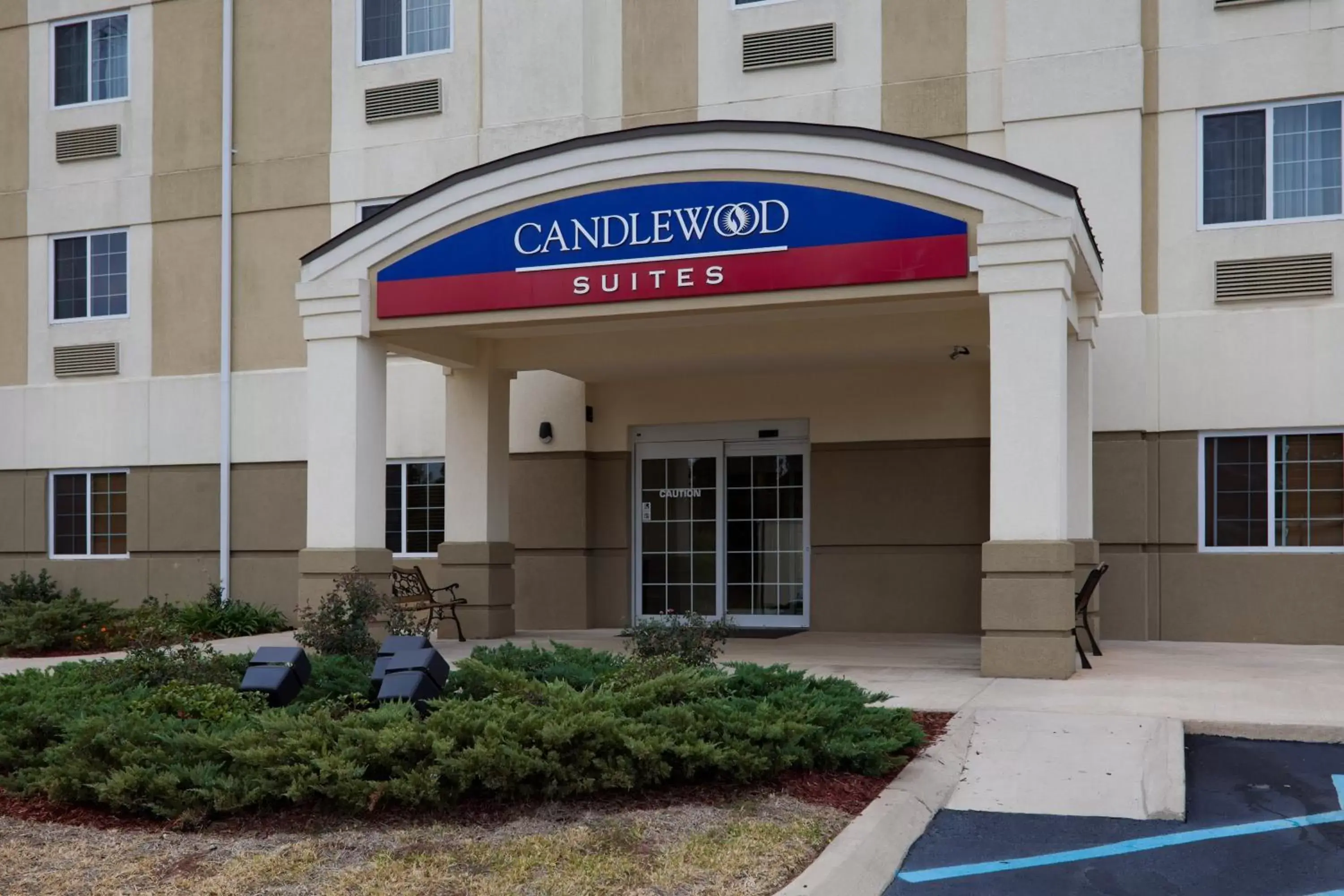 Property building in Candlewood Suites Pearl, an IHG Hotel