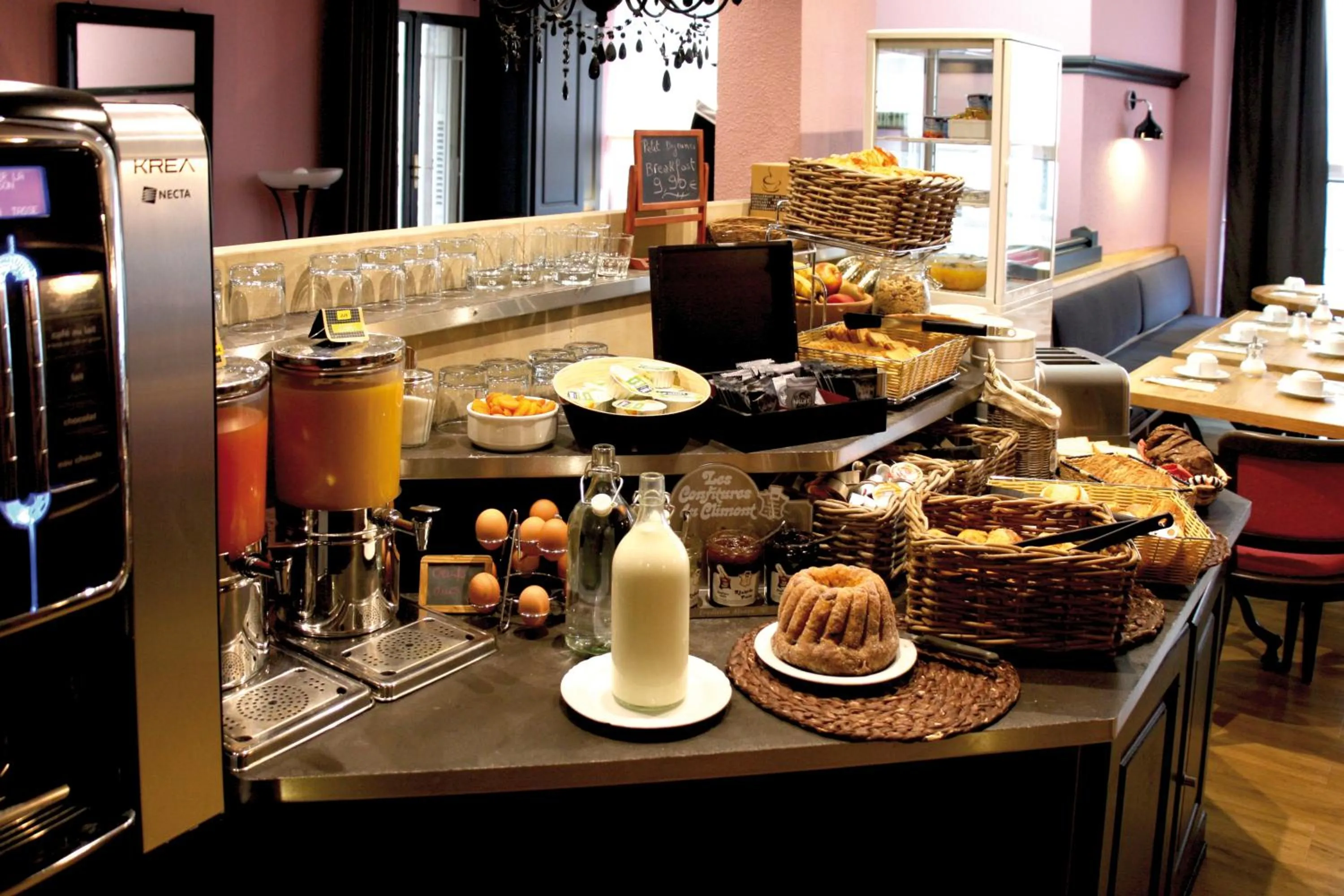 Restaurant/places to eat in Hotel Roses