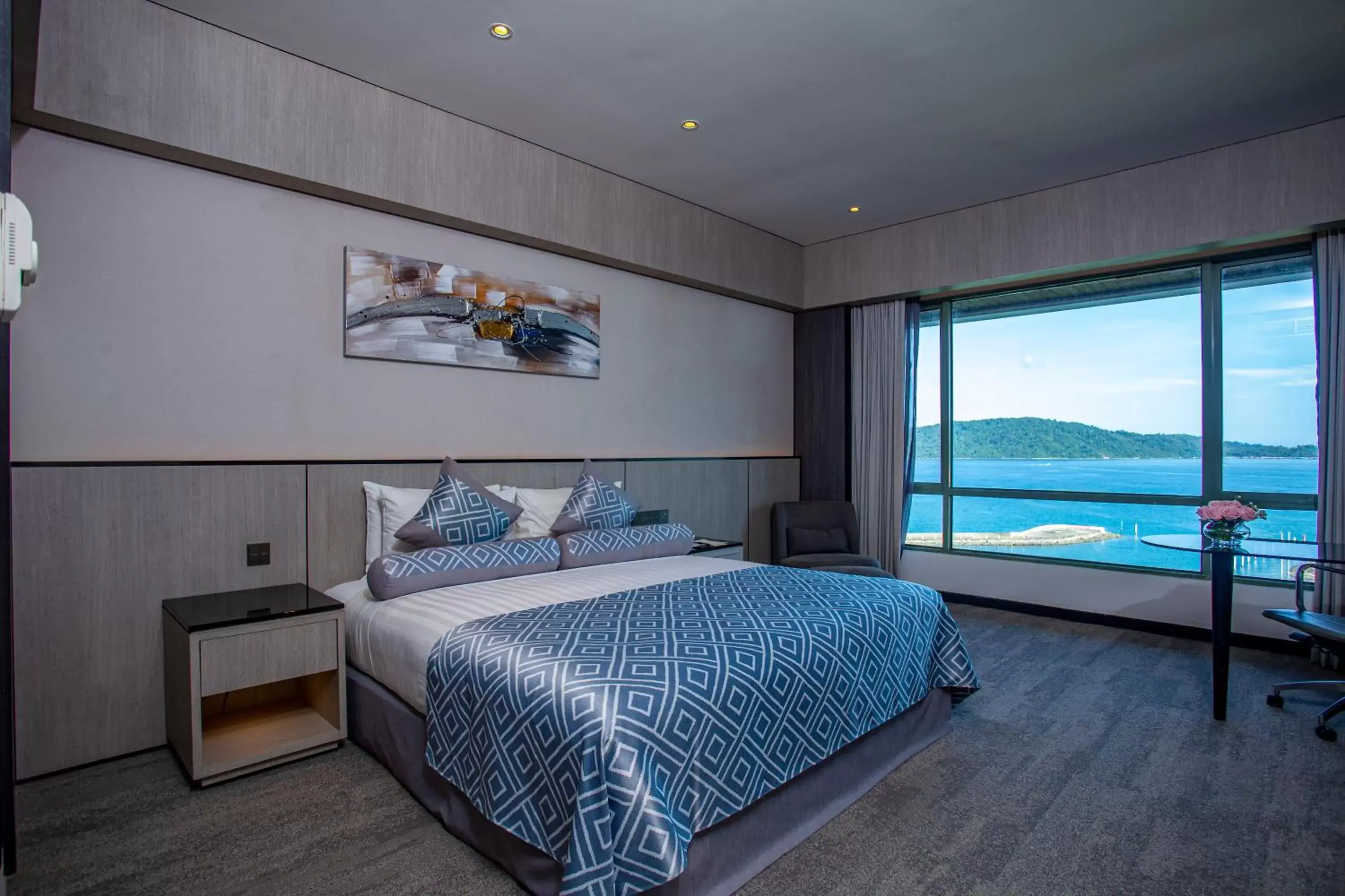 Sea view, Bed in The Pacific Sutera