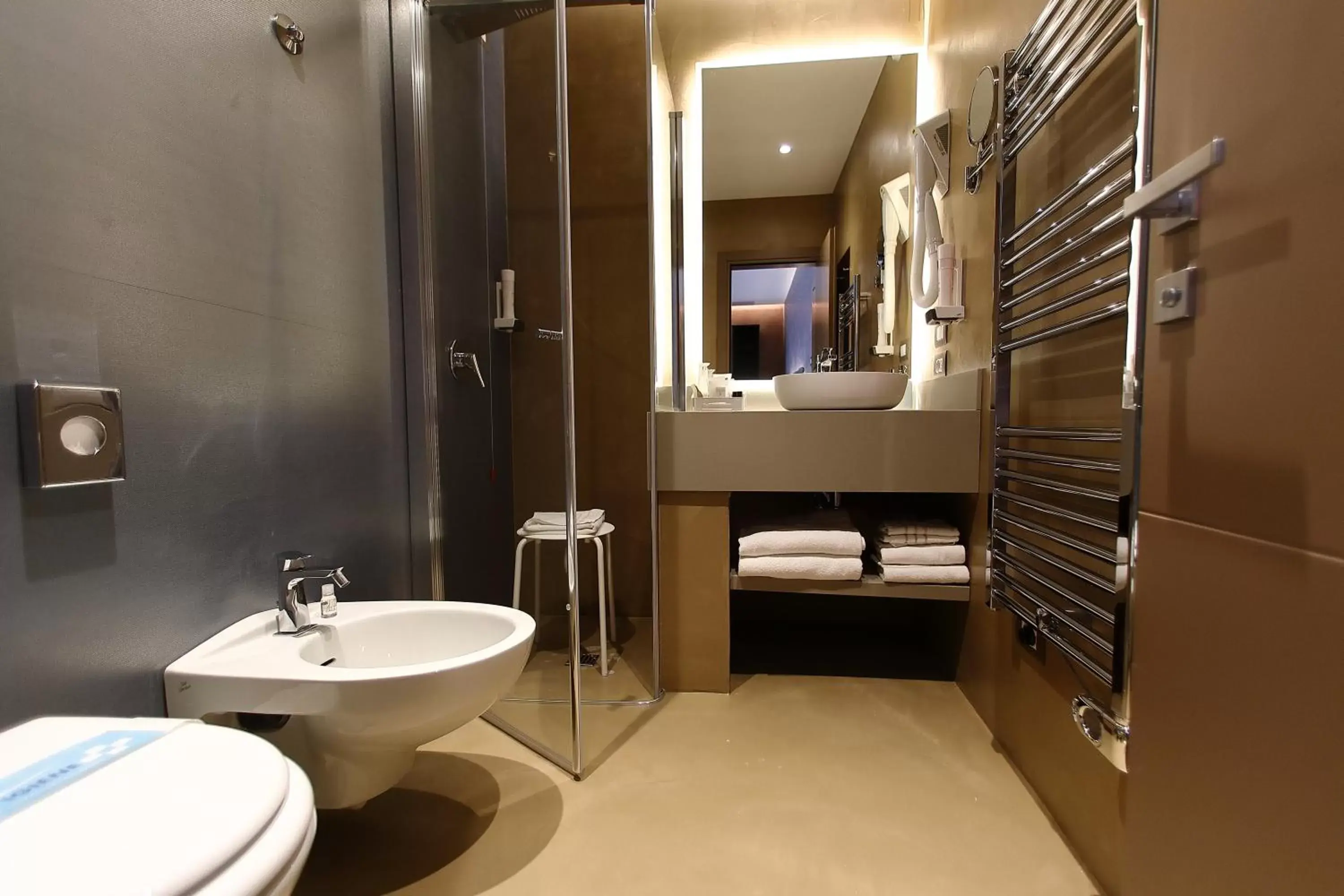 Shower, Bathroom in Hotel Bell'arrivo