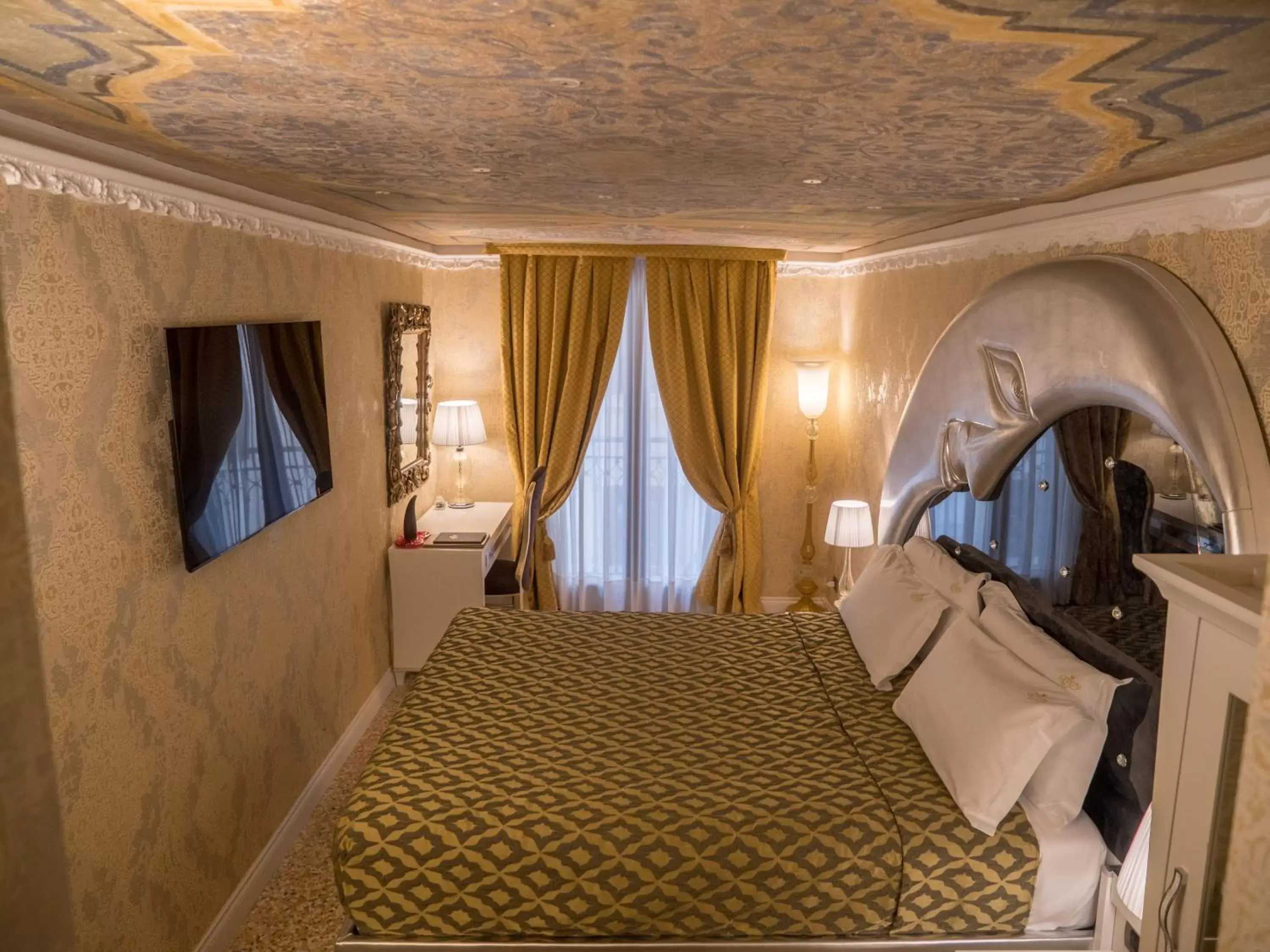 Bed in EGO' Boutique Hotel - The Silk Road