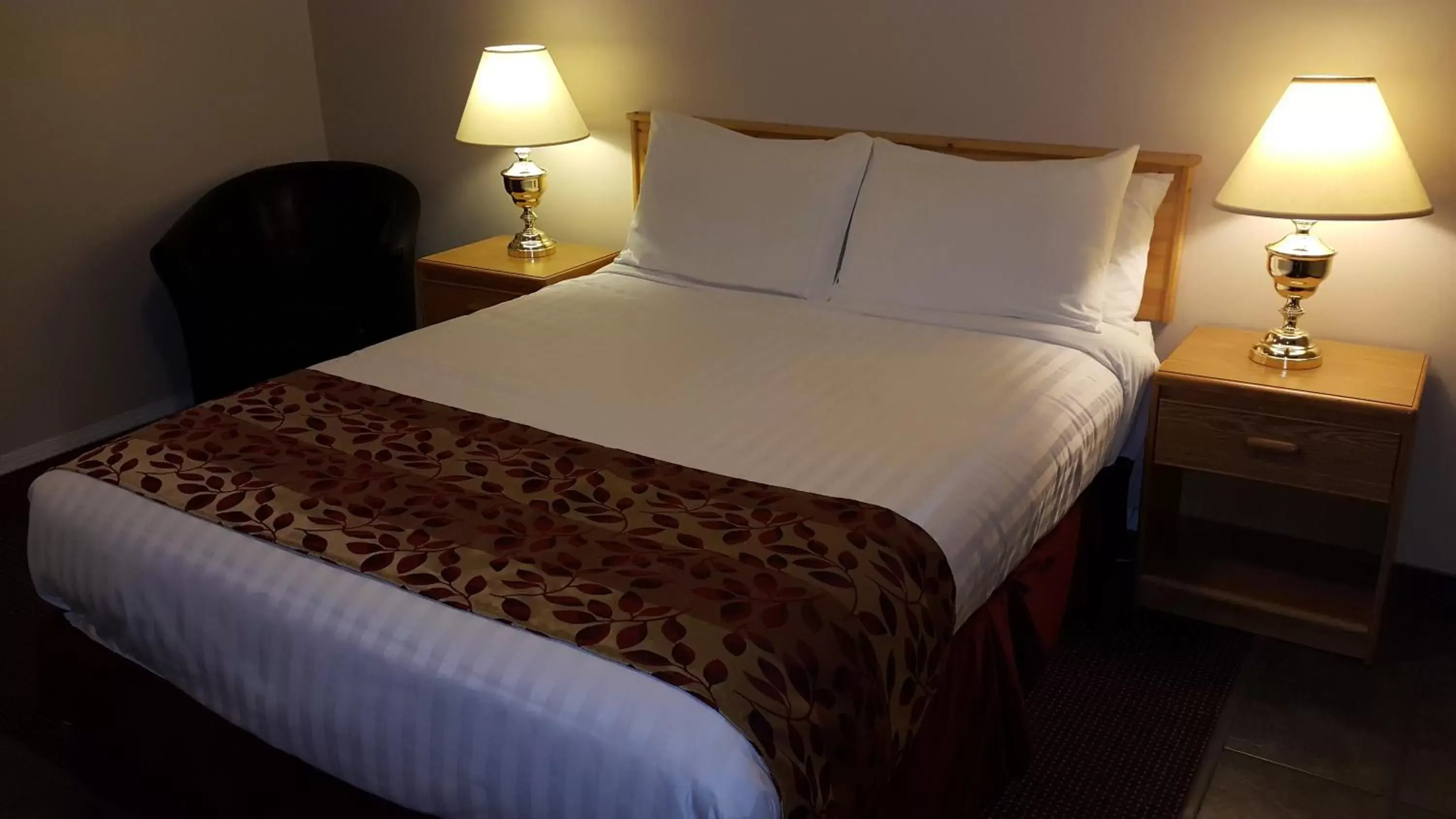 Bedroom, Bed in Cactus Tree Inn