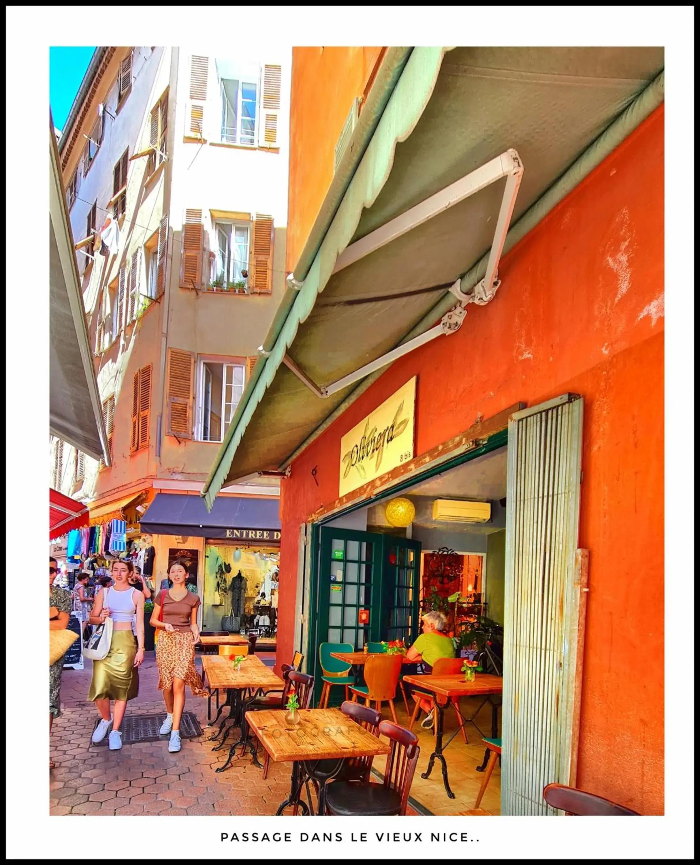 Shopping Area, Restaurant/Places to Eat in Hotel Le Petit Trianon