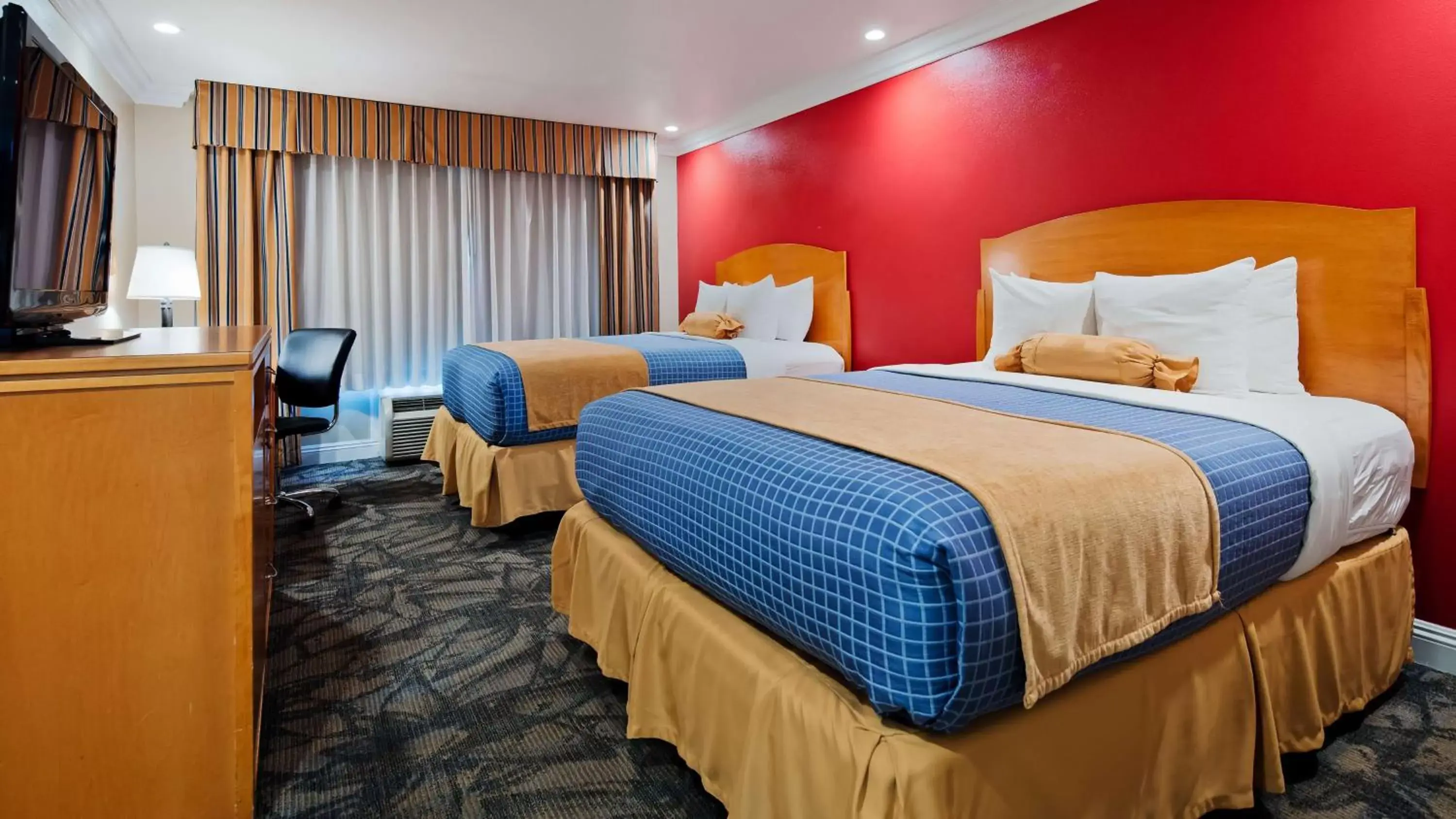Photo of the whole room, Bed in Best Western Plus - Anaheim Orange County Hotel
