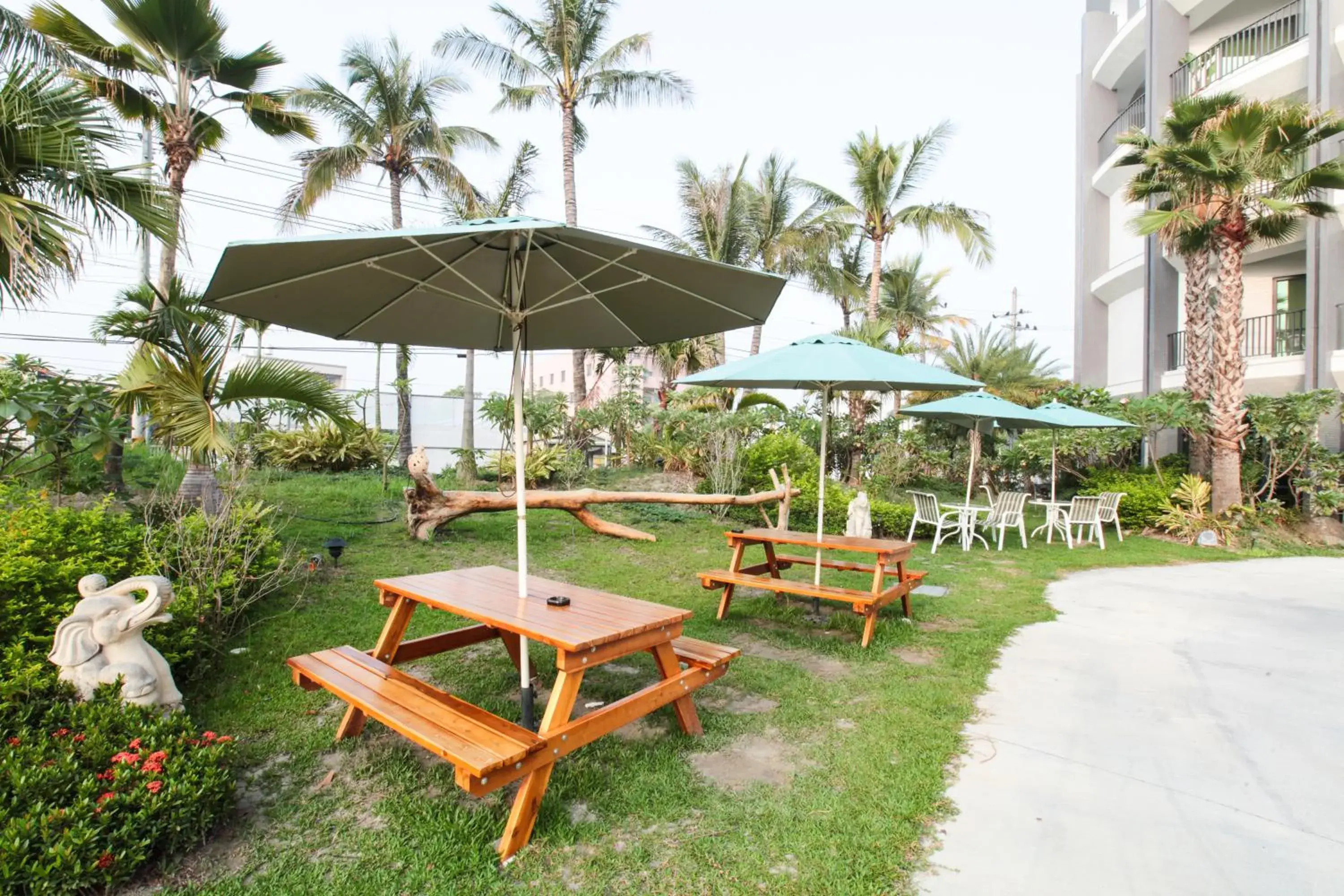 Property building, Garden in L'arc Hotel