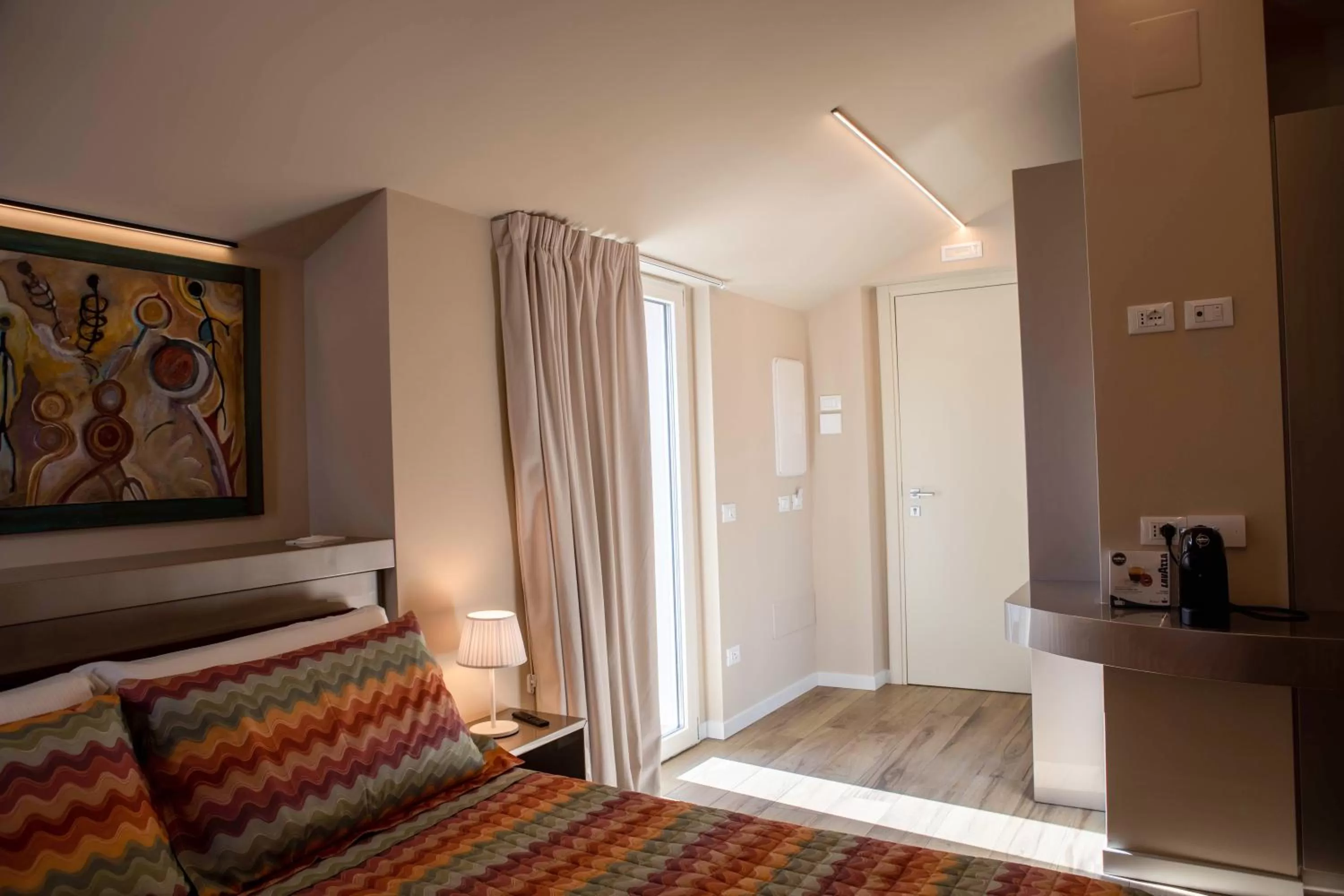 Photo of the whole room, Bed in Vespasiani Suites