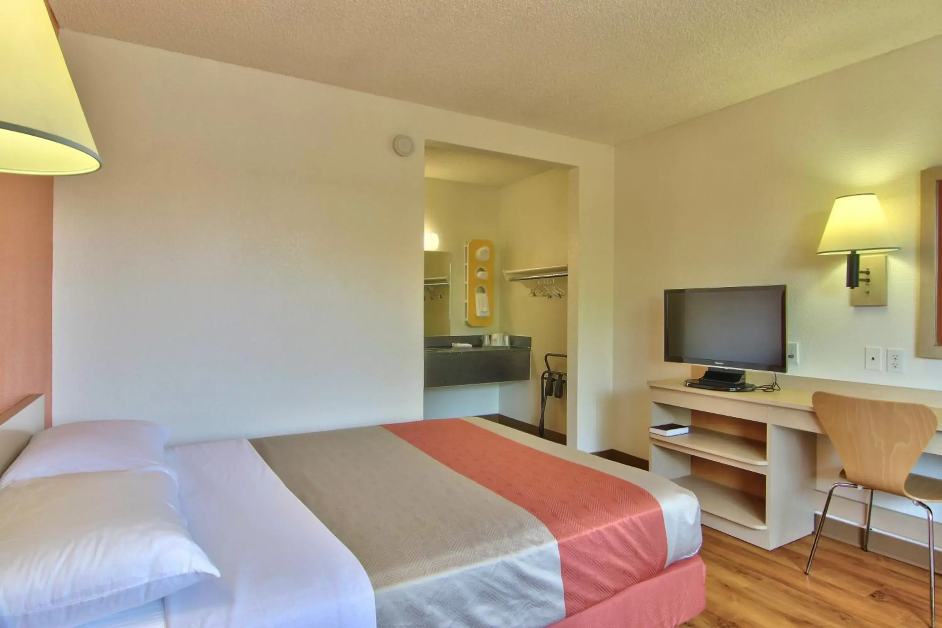 Bedroom, Bed in Motel 6-West Sacramento, CA