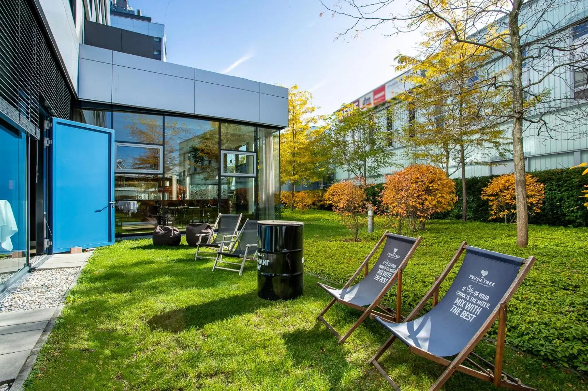 Patio, Property Building in The Rilano Hotel München