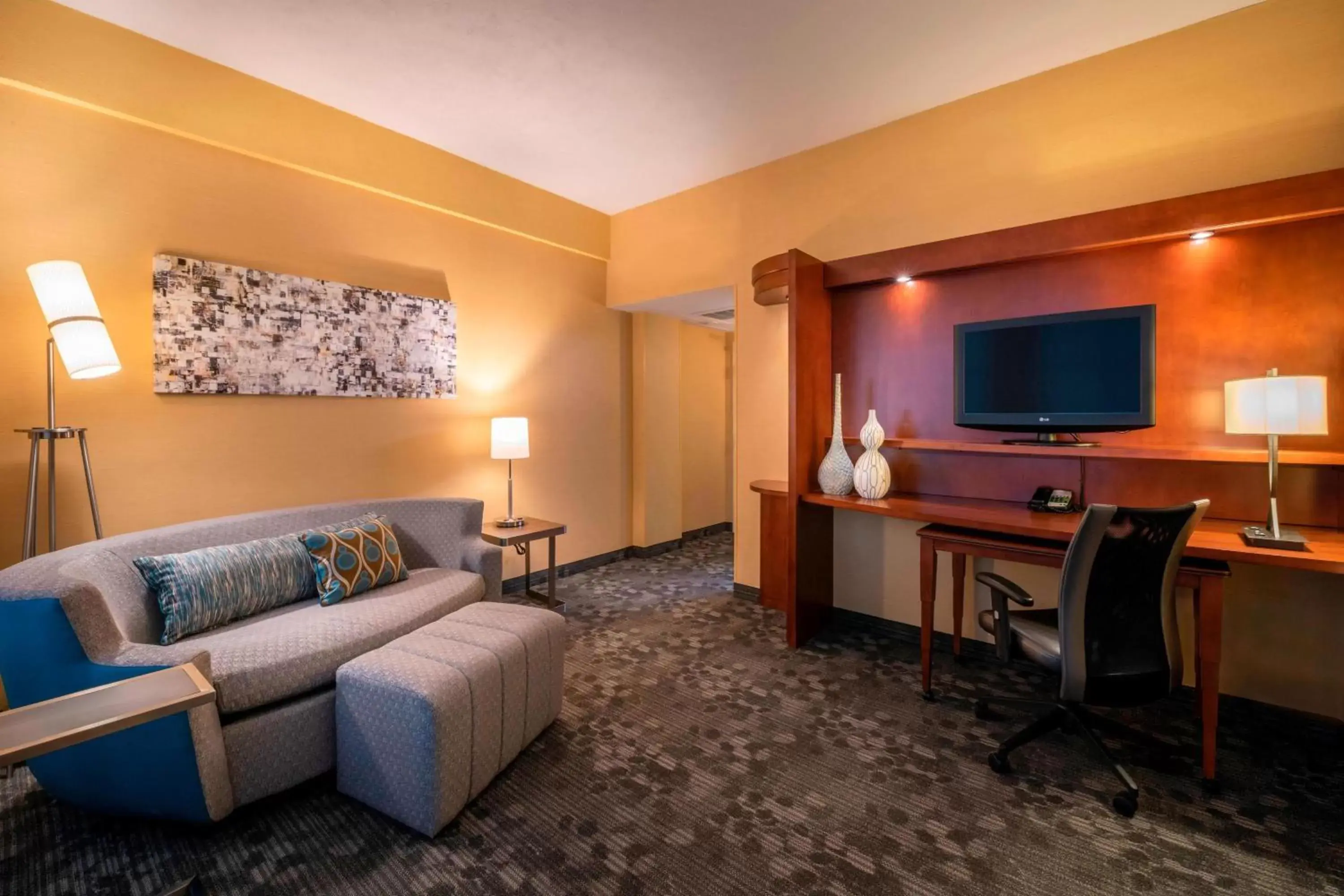 Living room, Seating Area in Courtyard by Marriott Tulsa Downtown