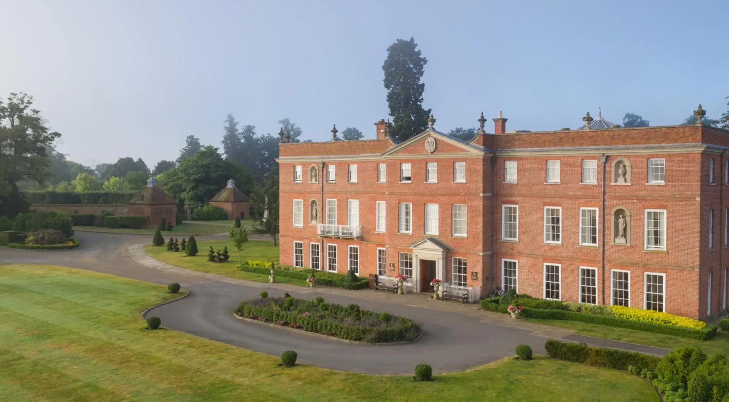 Property Building in Four Seasons Hotel Hampshire