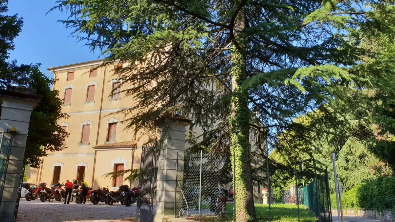 Facade/entrance in Villa Scalabrini