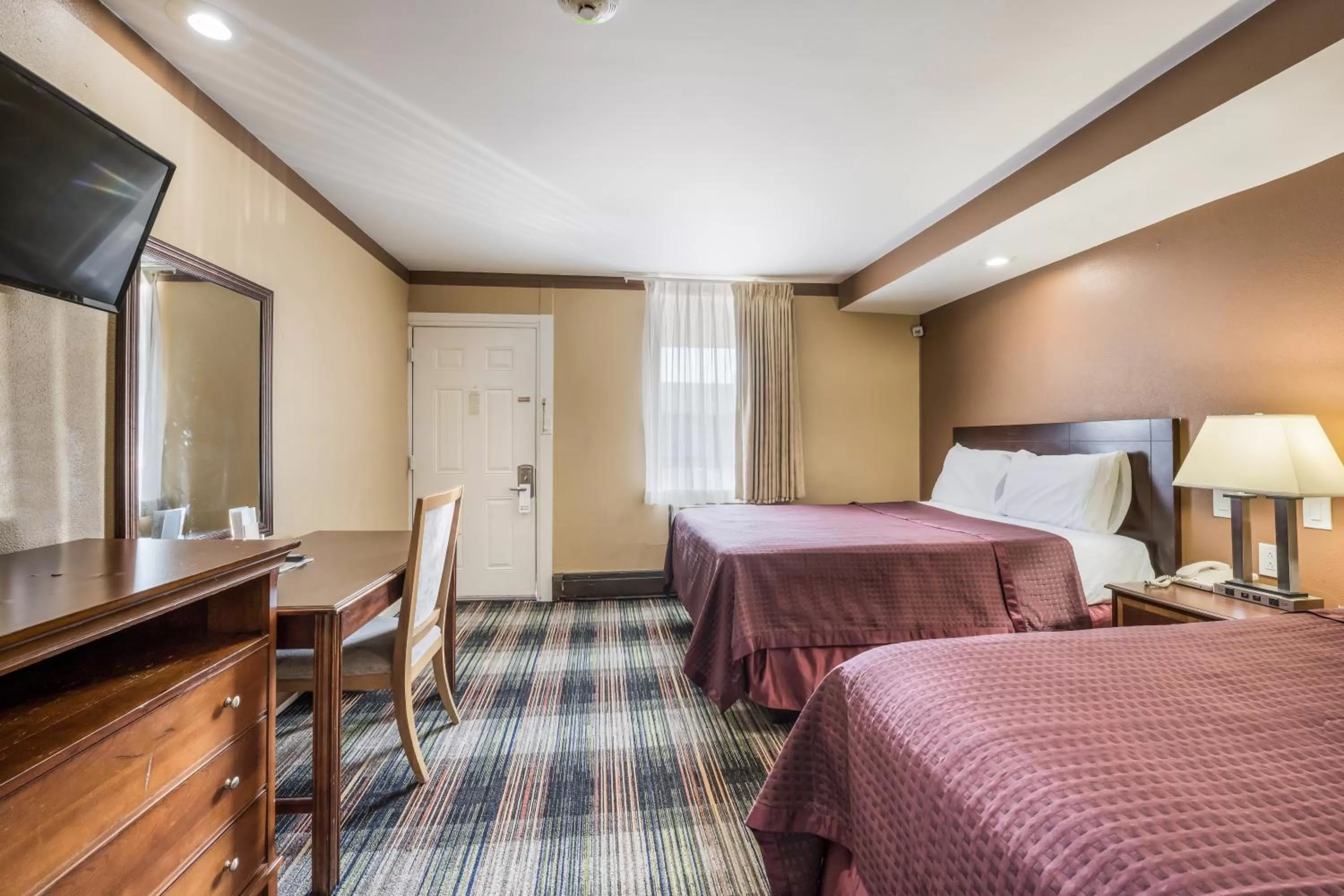 Photo of the whole room, Bed in Knights Inn Trevose