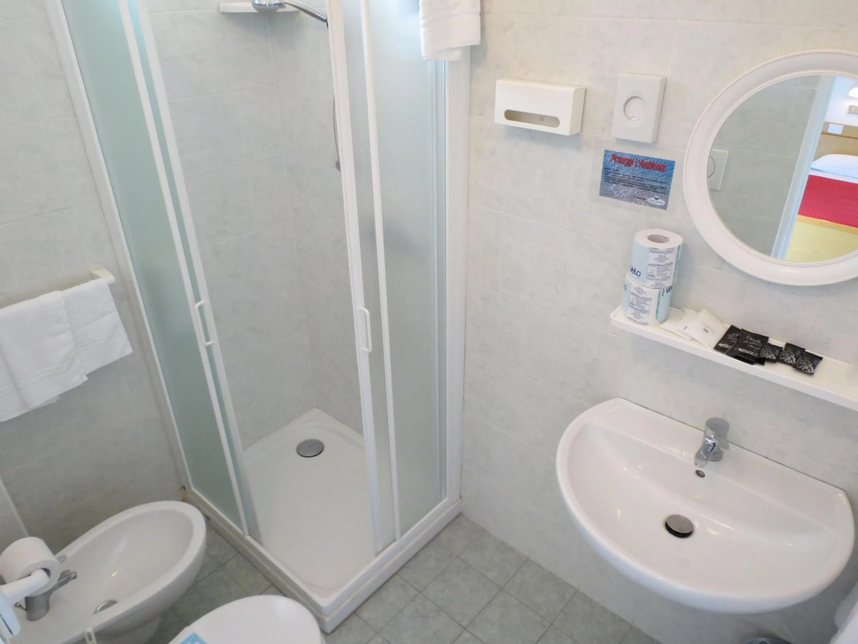 Shower in Hotel Gemini