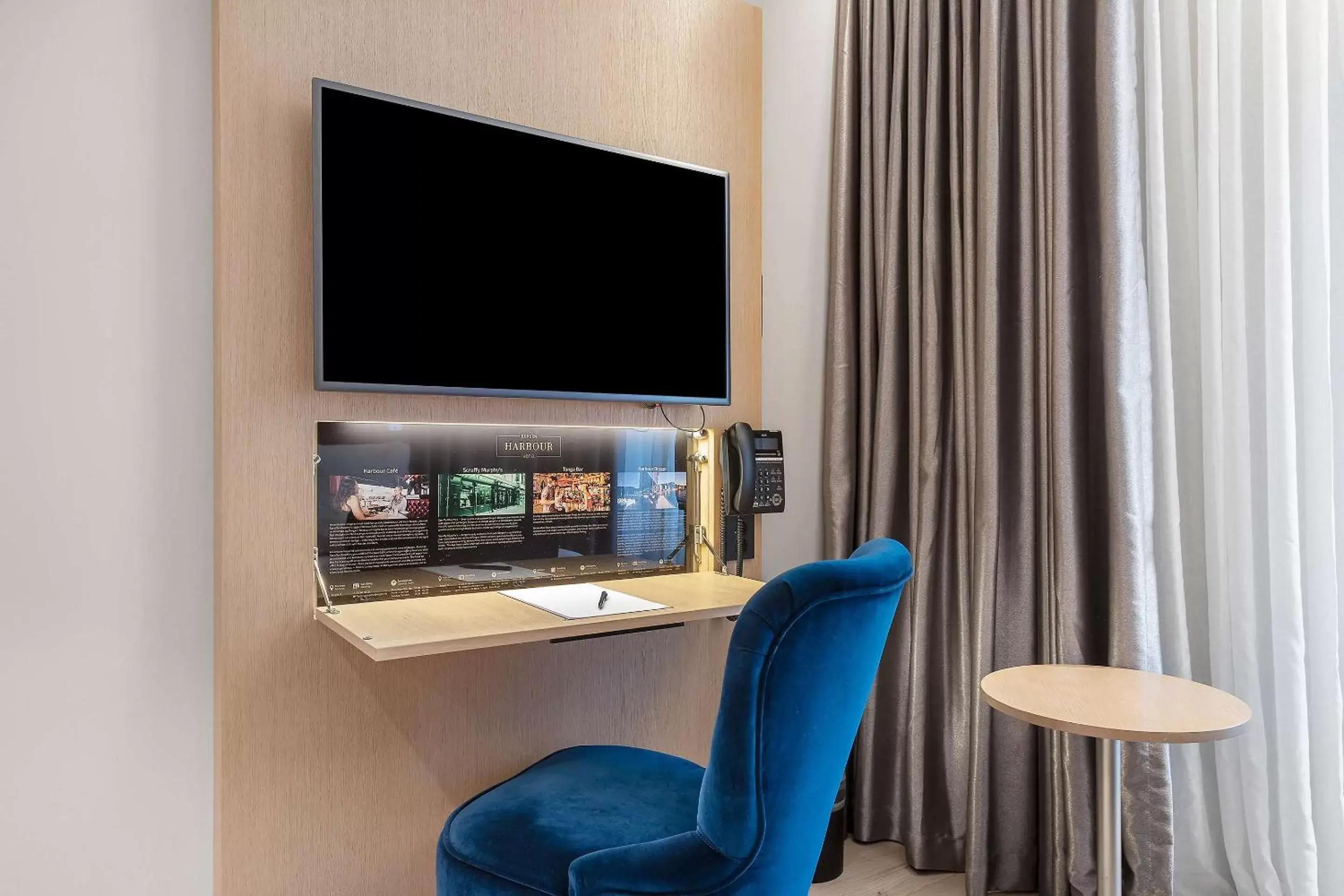 Bedroom, TV/Entertainment Center in Bergen Harbour Hotel, WorldHotels Crafted