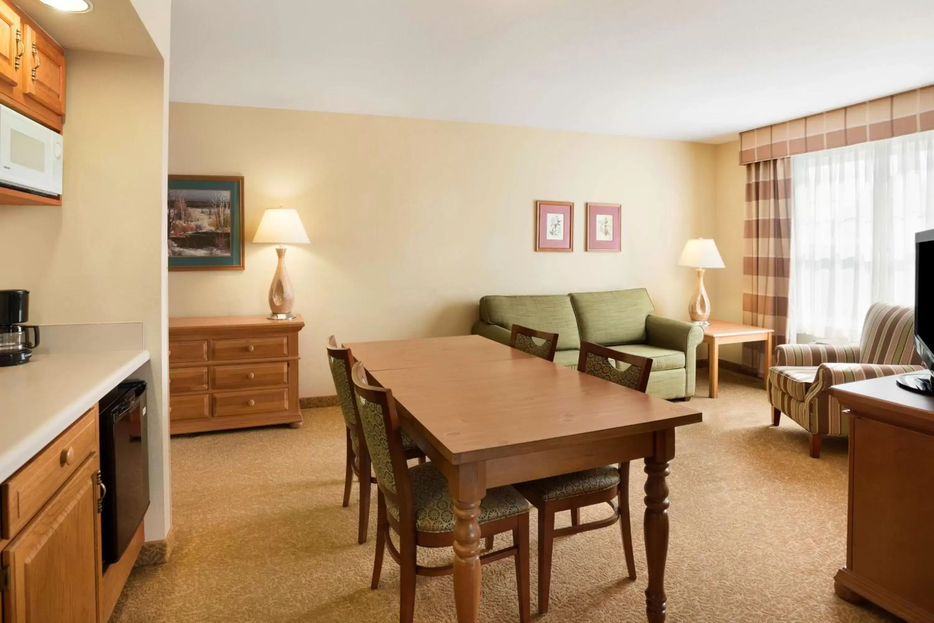 Photo of the whole room, Dining Area in Country Inn & Suites by Radisson, Beckley, WV