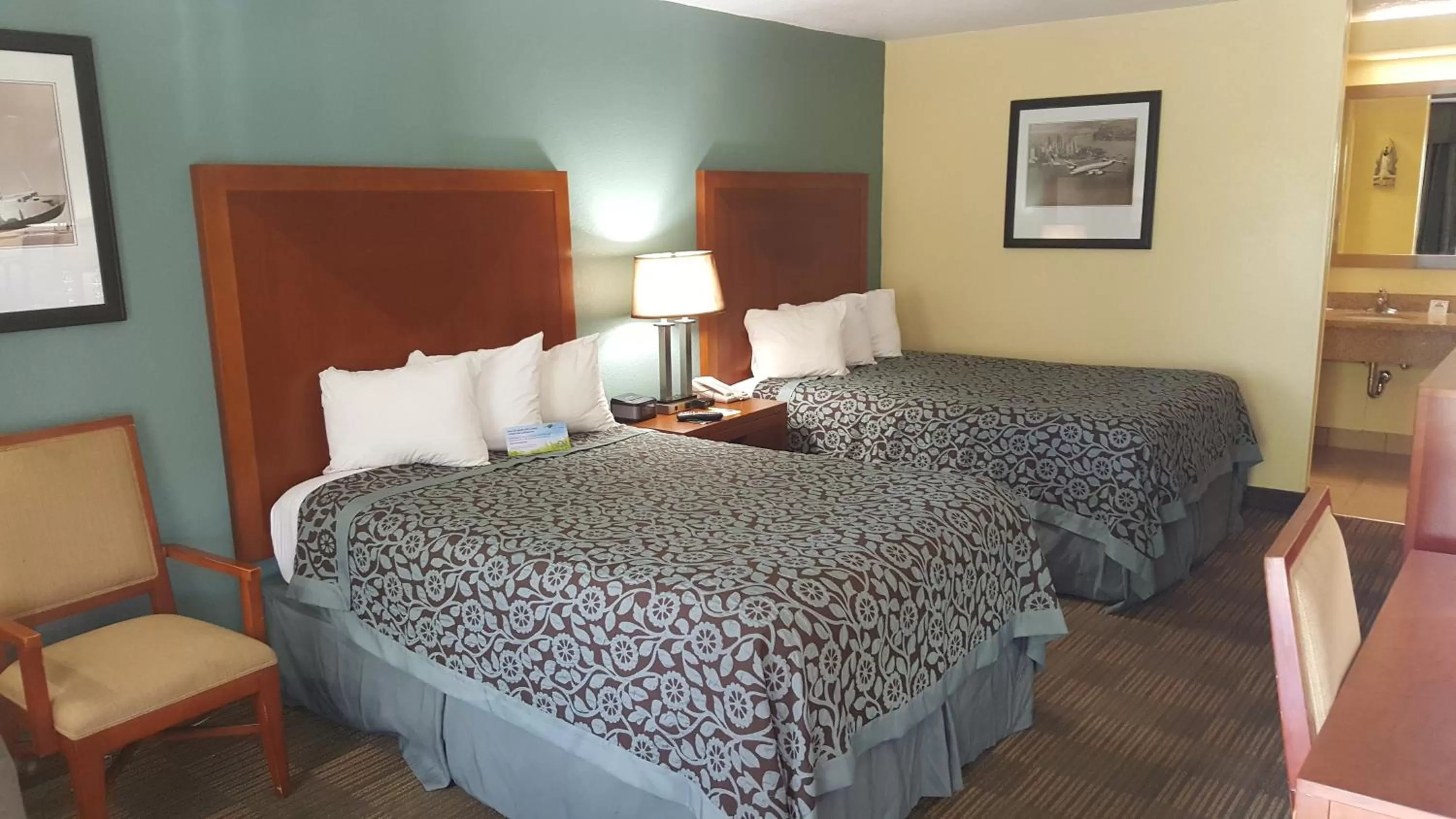 Bedroom in Days Inn by Wyndham Jacksonville Airport