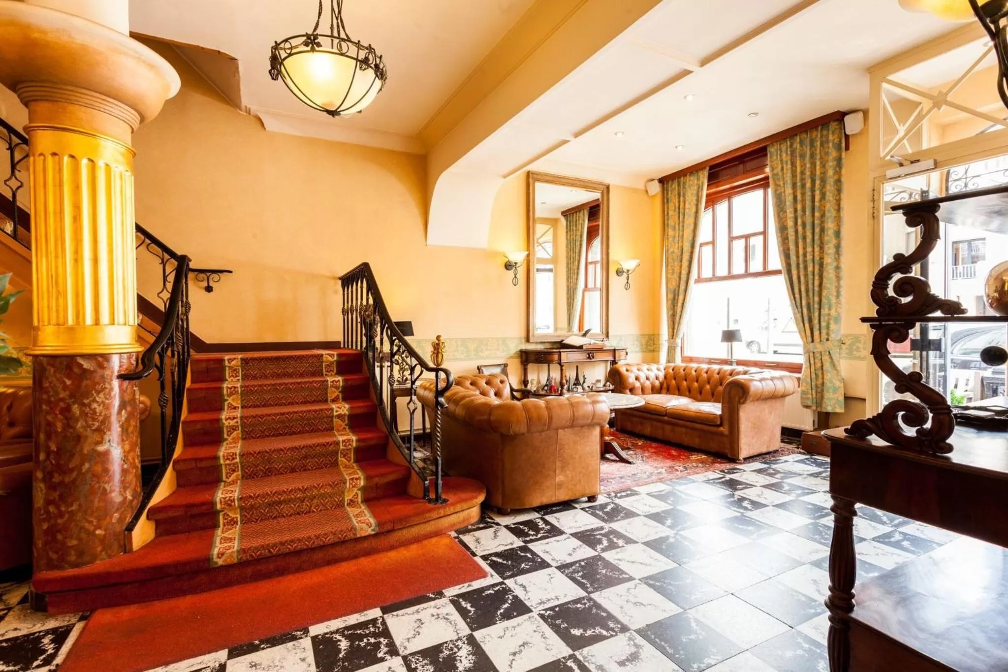 Lobby or reception in Avenue Hotel by F-Hotels