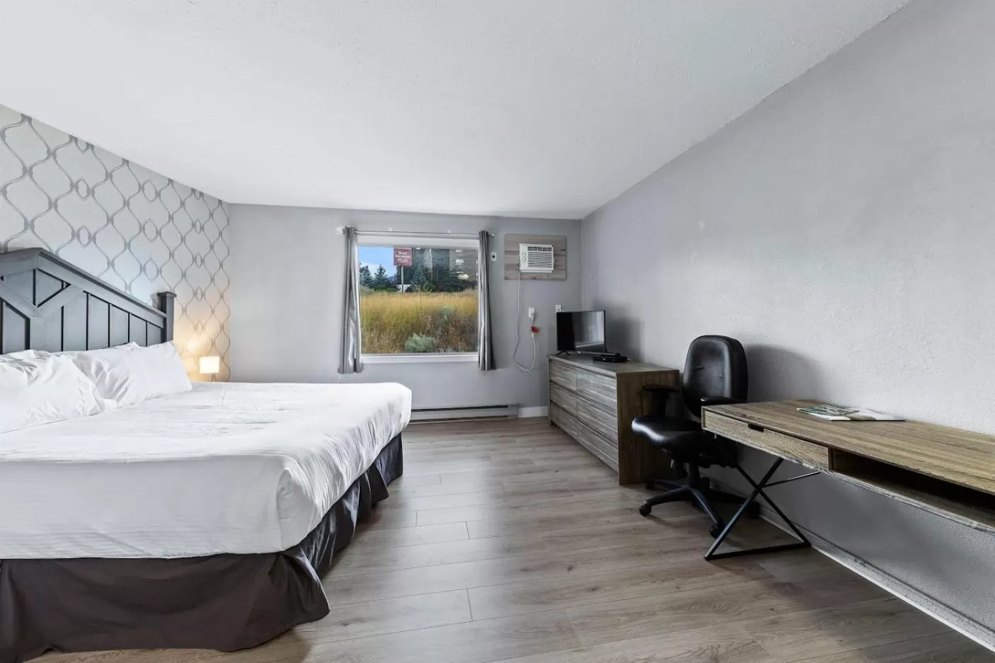 Photo of the whole room, Bed in The Vista Inn