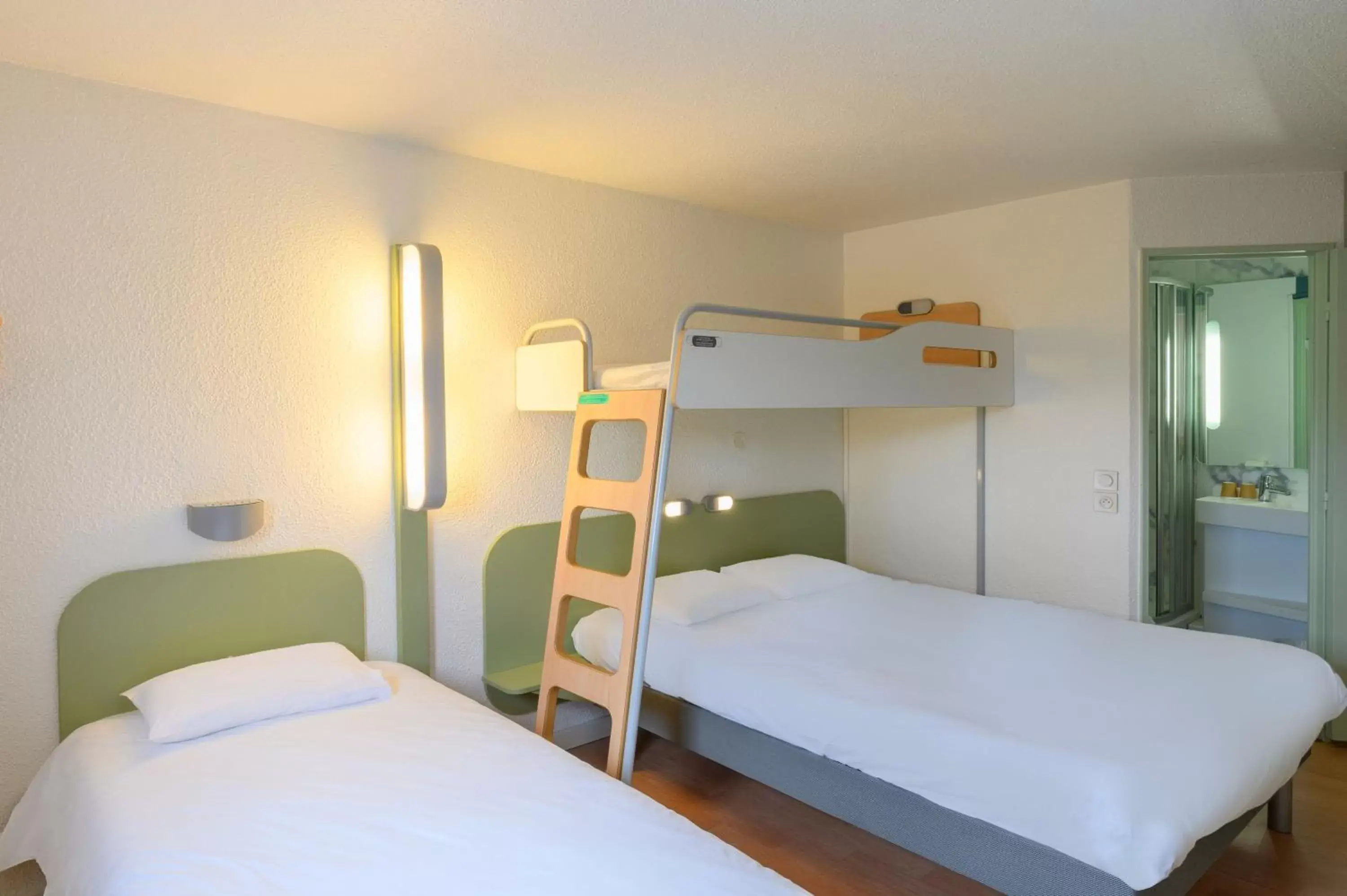 Family, Bunk Bed in Ibis budget Saint-Étienne stade