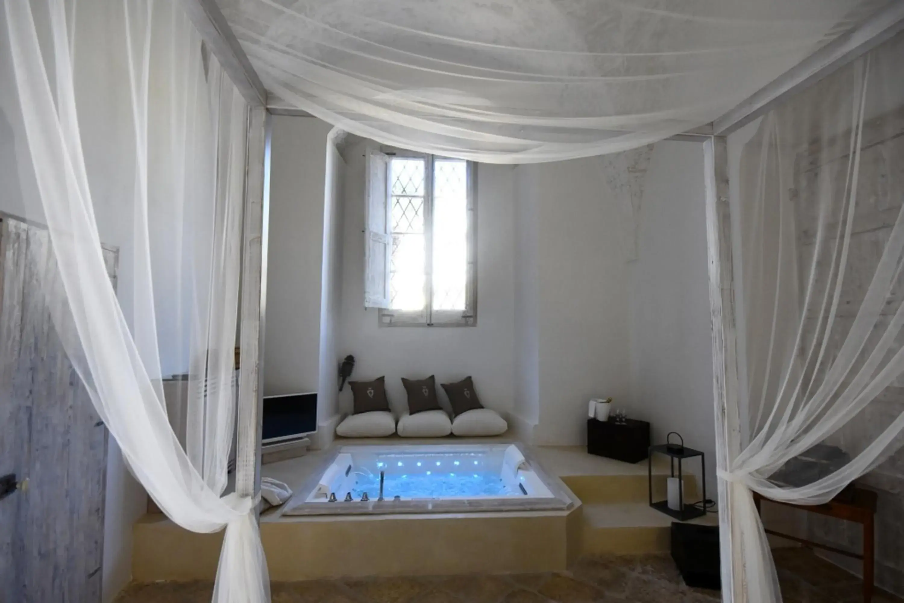 Bedroom, Seating Area in Palazzo Castriota Scanderberg