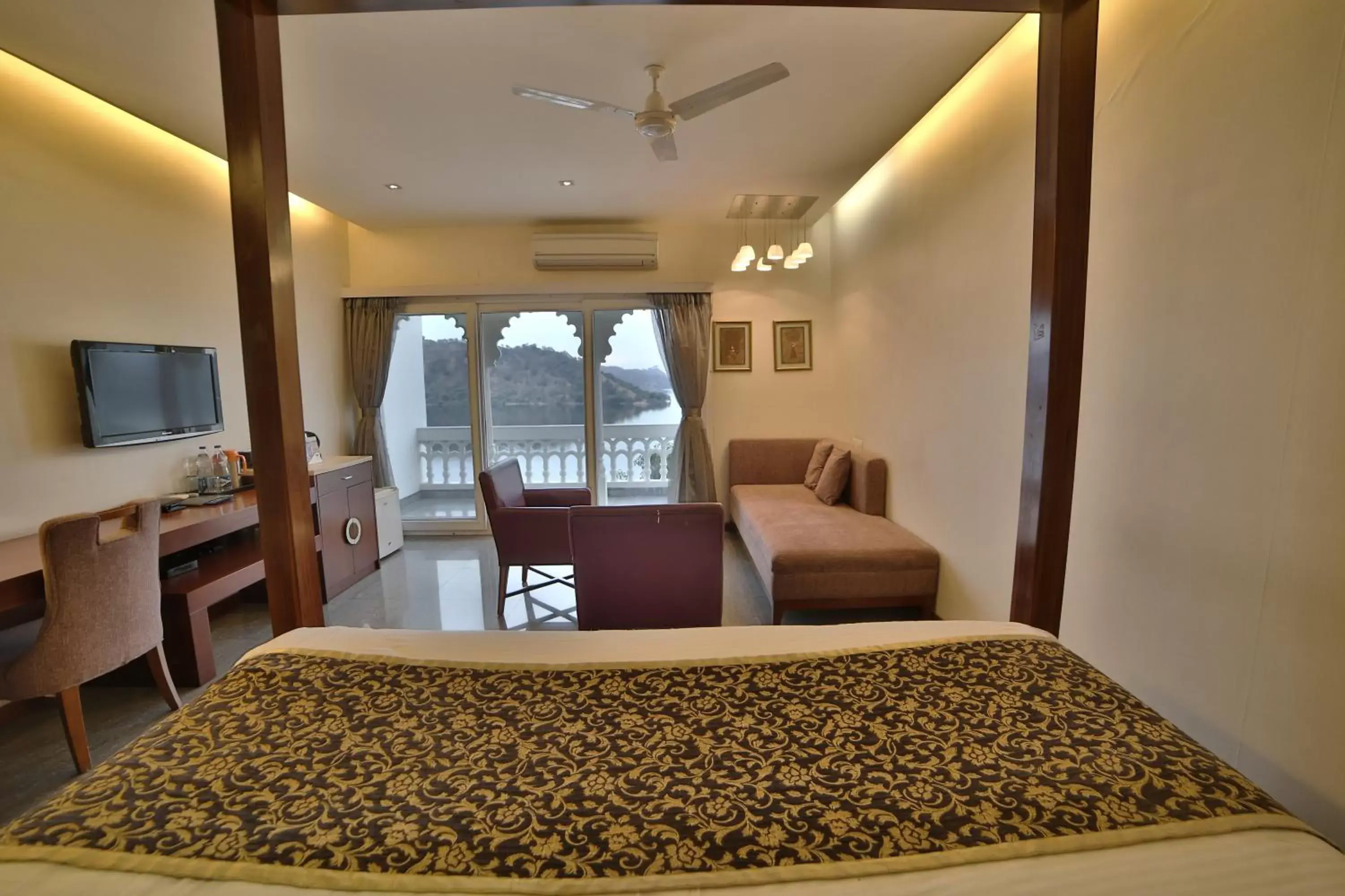 Bed, Seating Area in Jaisamand Island Resort