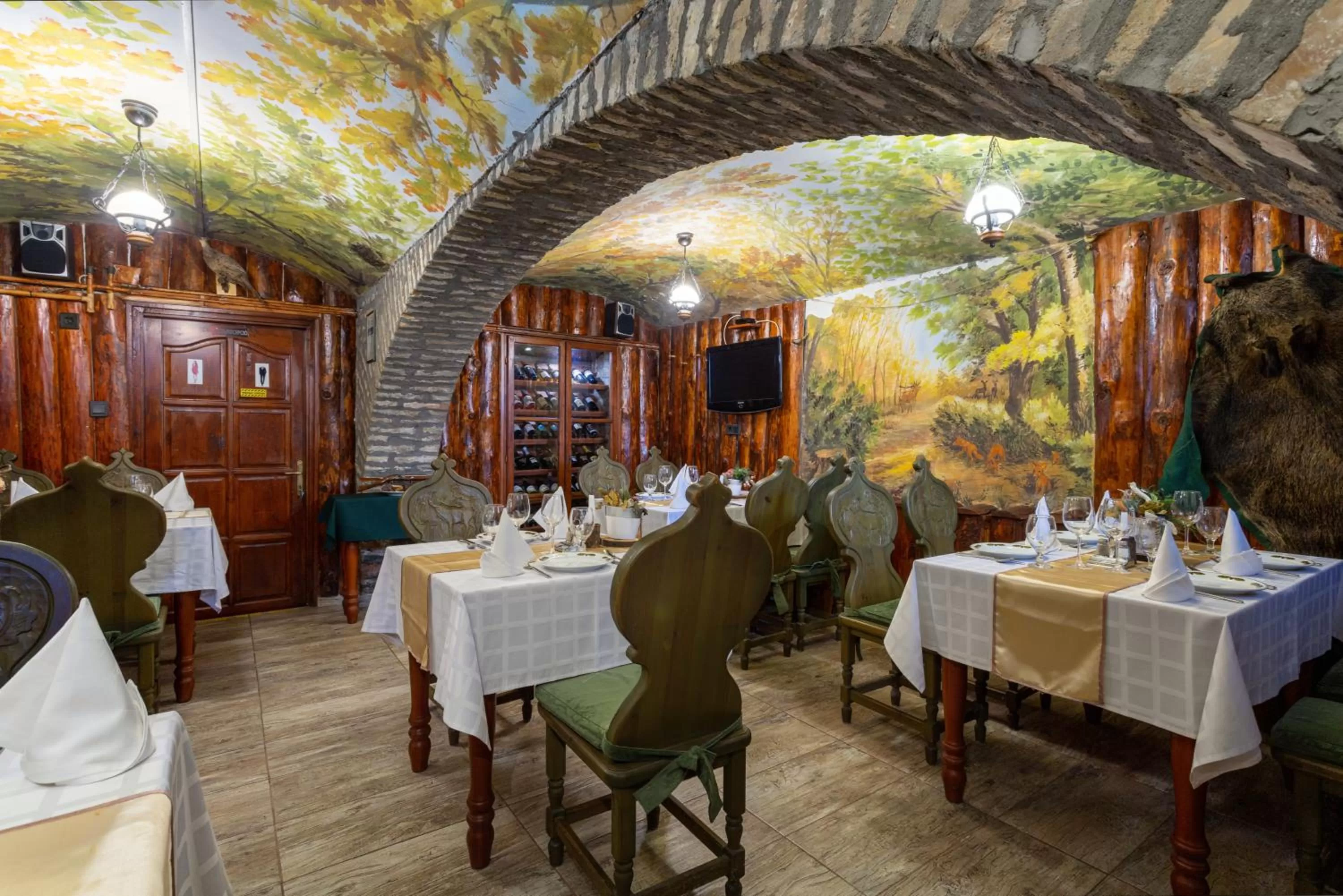 Restaurant/places to eat in Illés Hotel