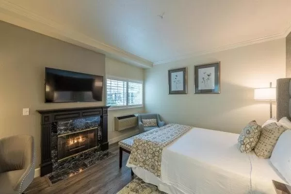 Bed in Geyserville Inn