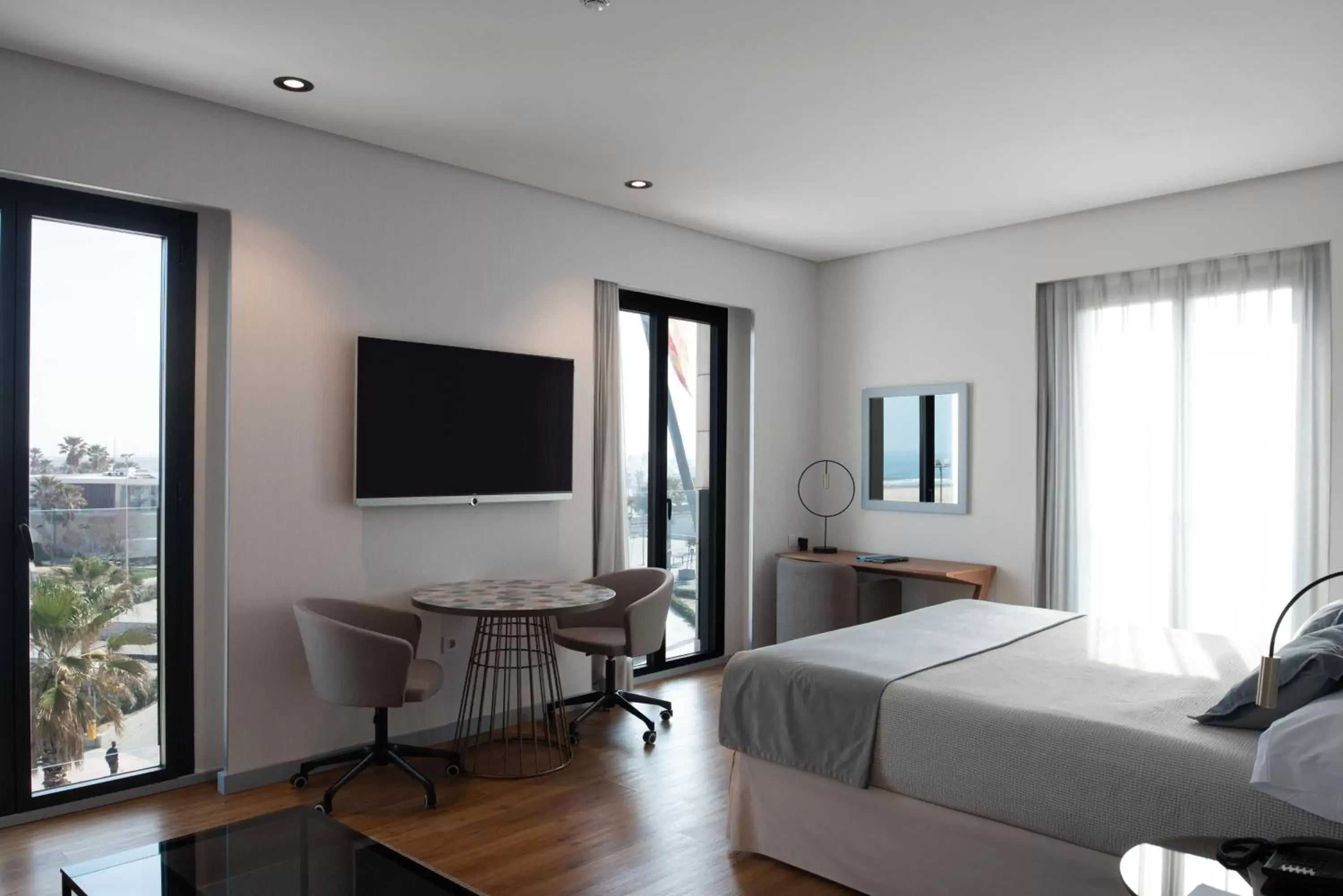 Bed, TV/Entertainment Center in Hotel Neptuno