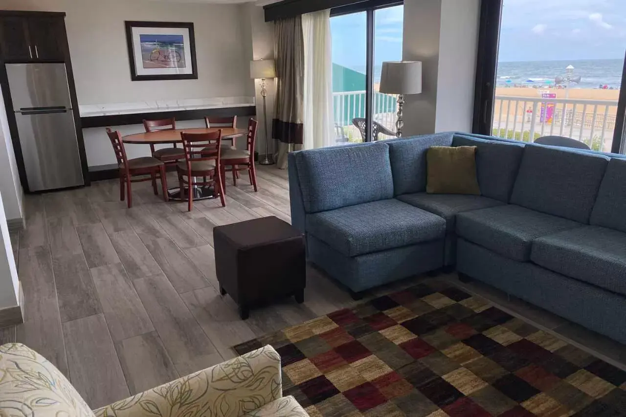 Living room, Seating Area in Coastal Hotel & Suites Virginia Beach - Oceanfront