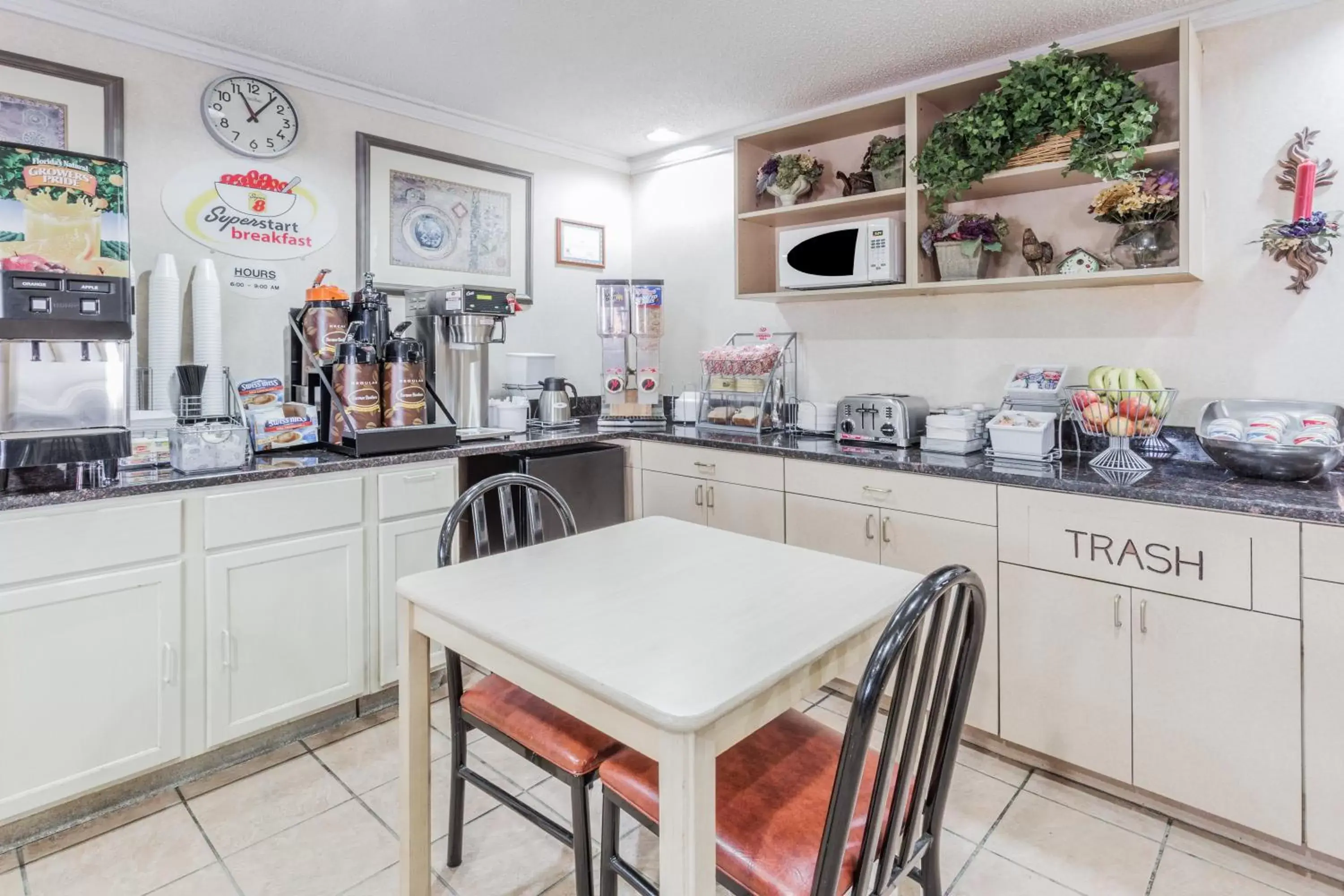 Breakfast in Super 8 by Wyndham St. Charles Breakfast in Super 8 by Wyndham St. Charles